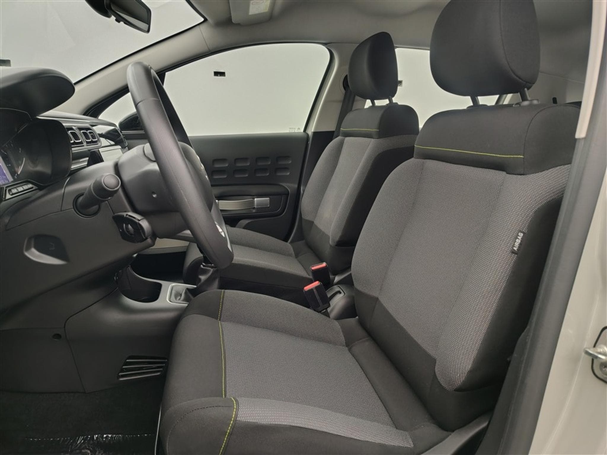 Citroen C3 1.2i PureTech Shine CARPLAY / FULL LED (2022) - Photo 7