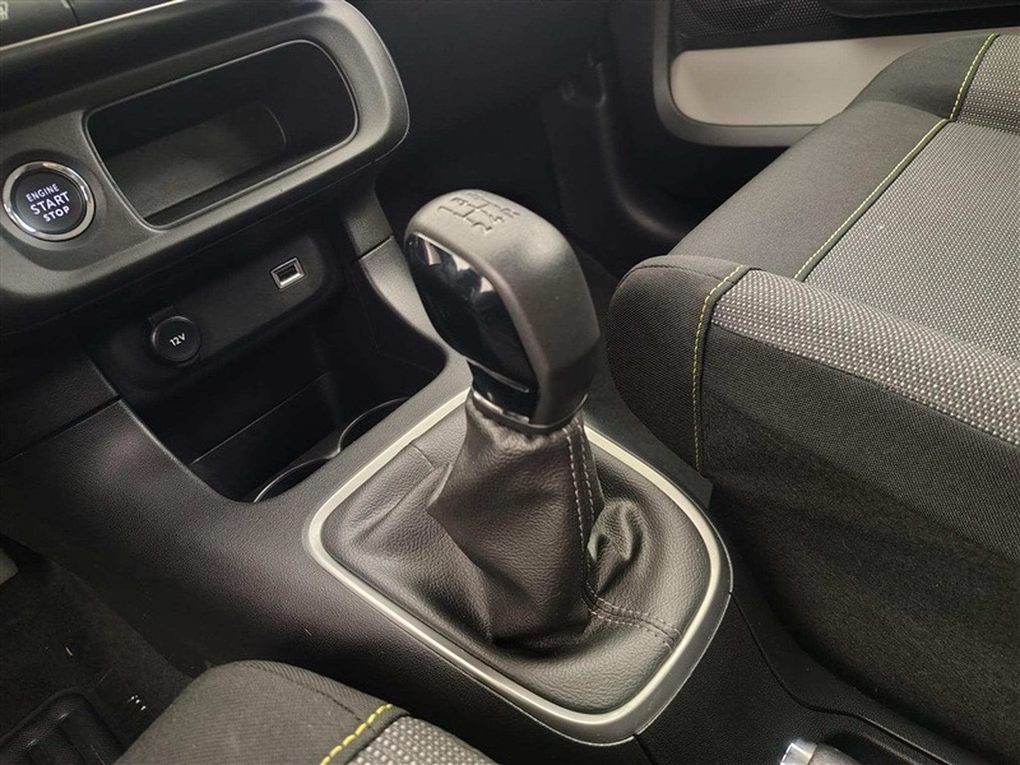 Citroen C3 1.2i PureTech Shine CARPLAY / FULL LED (2022) - Photo 12