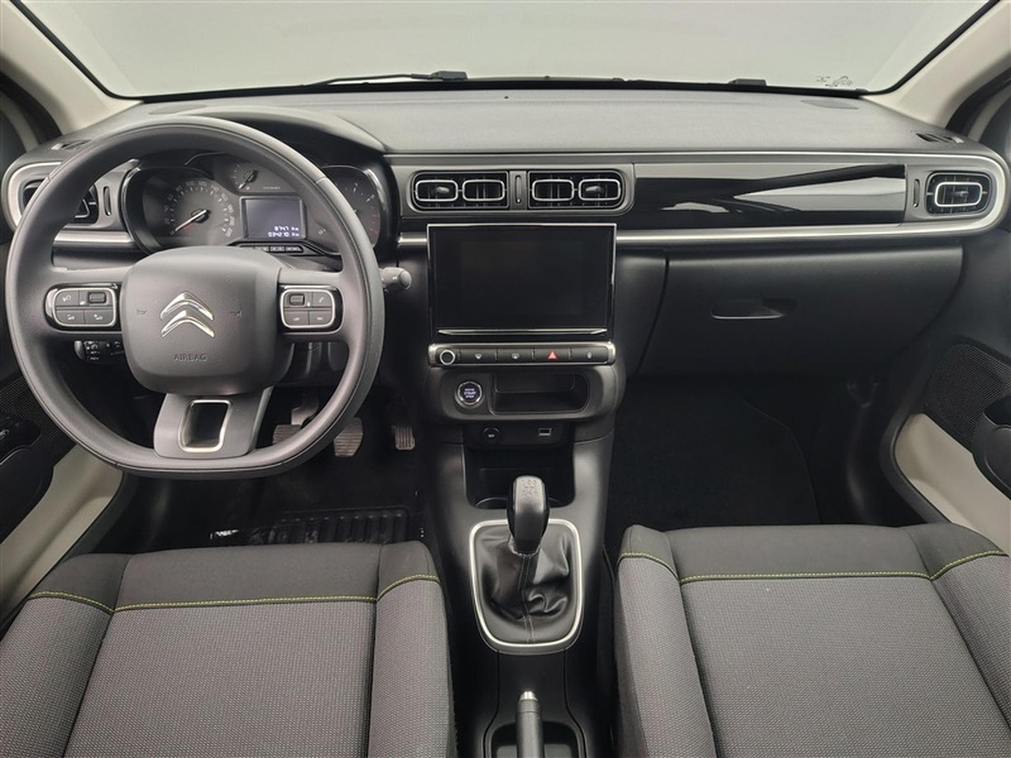 Citroen C3 1.2i PureTech Shine CARPLAY / FULL LED (2022) - Photo 8