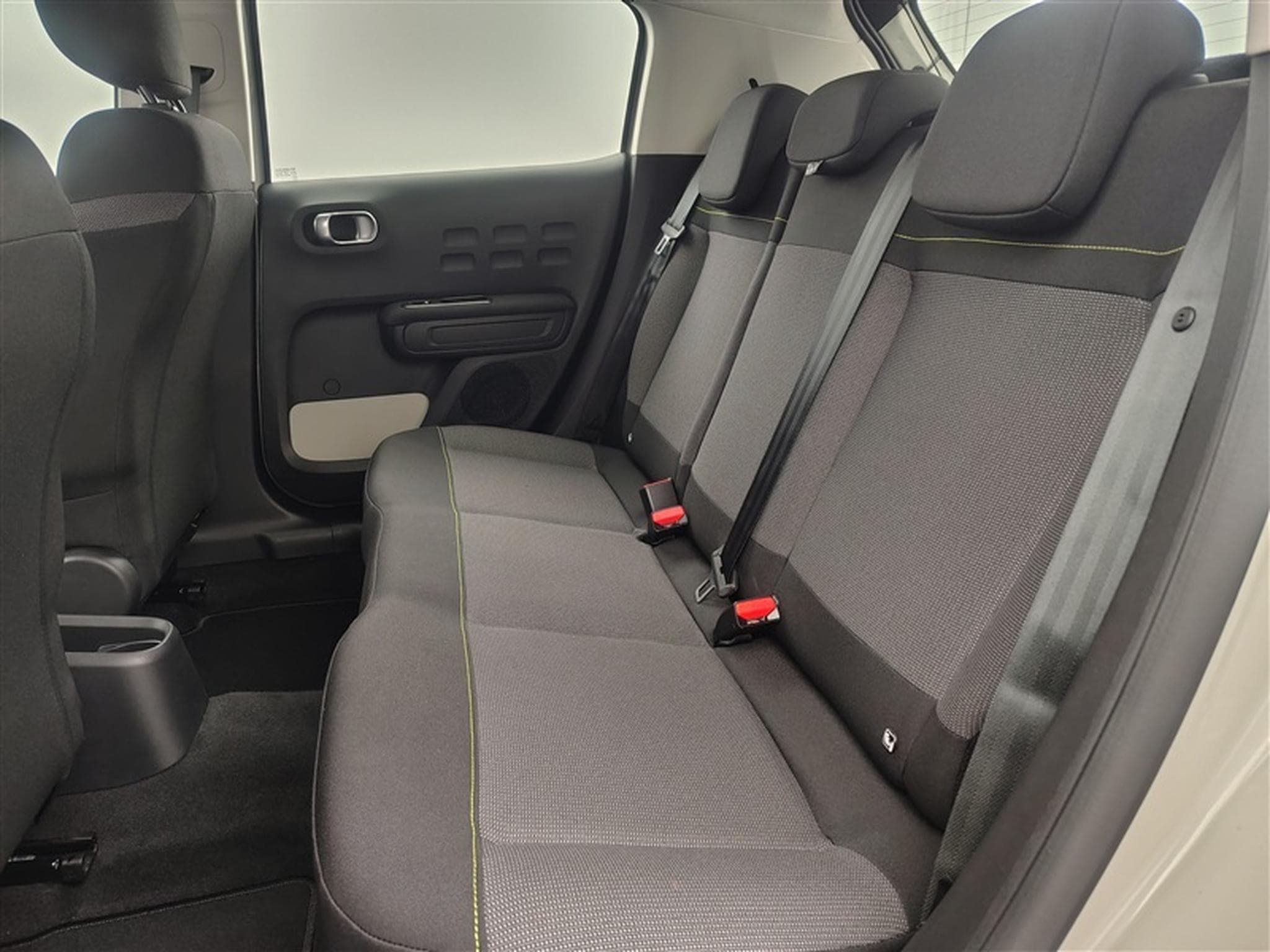 Citroen C3 1.2i PureTech Shine CARPLAY / FULL LED (2022) - Photo 13