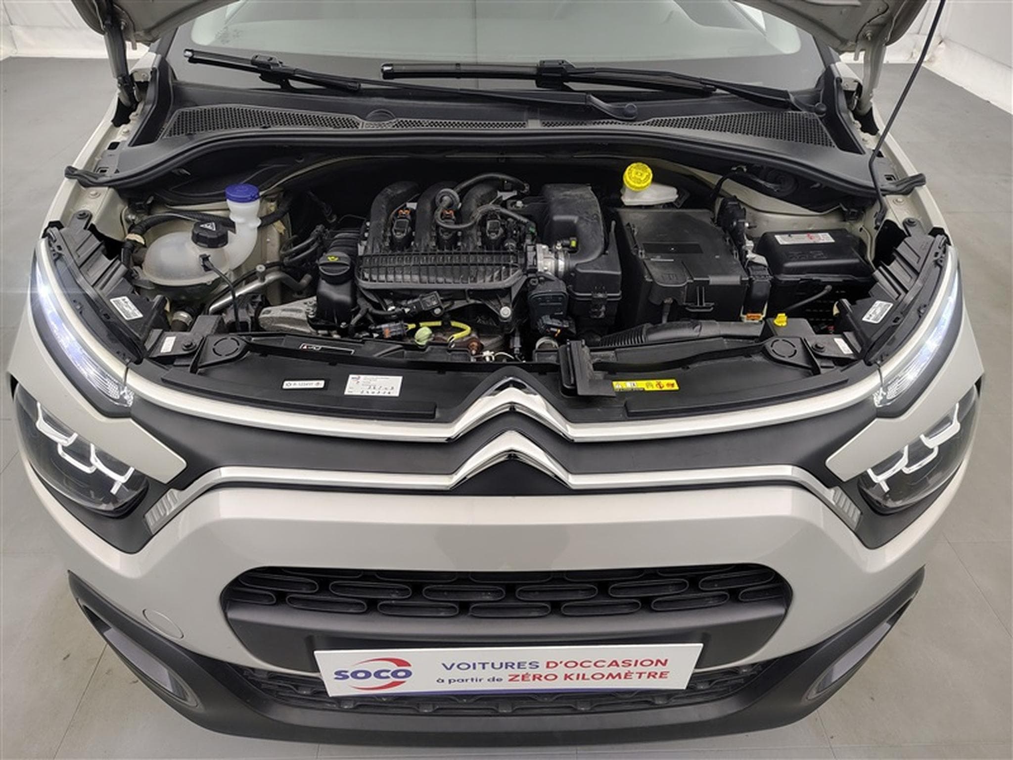 Citroen C3 1.2i PureTech Shine CARPLAY / FULL LED (2022) - Photo 18