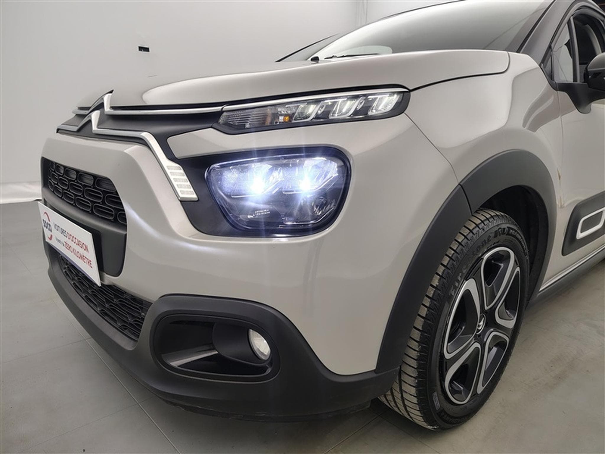 Citroen C3 1.2i PureTech Shine CARPLAY / FULL LED (2022) - Photo 15