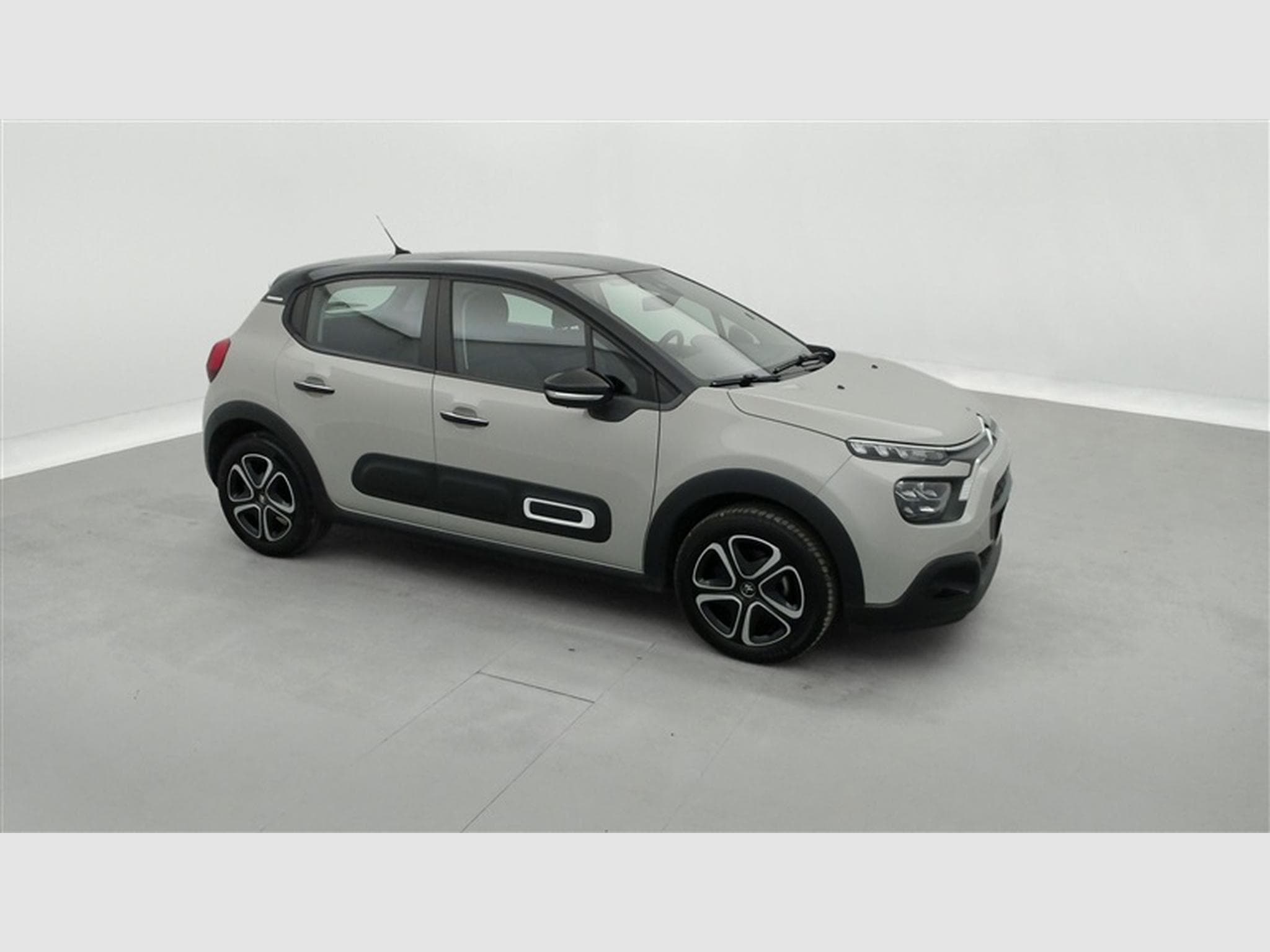 Citroen C3 1.2i PureTech Shine CARPLAY / FULL LED (2022) - Photo 22