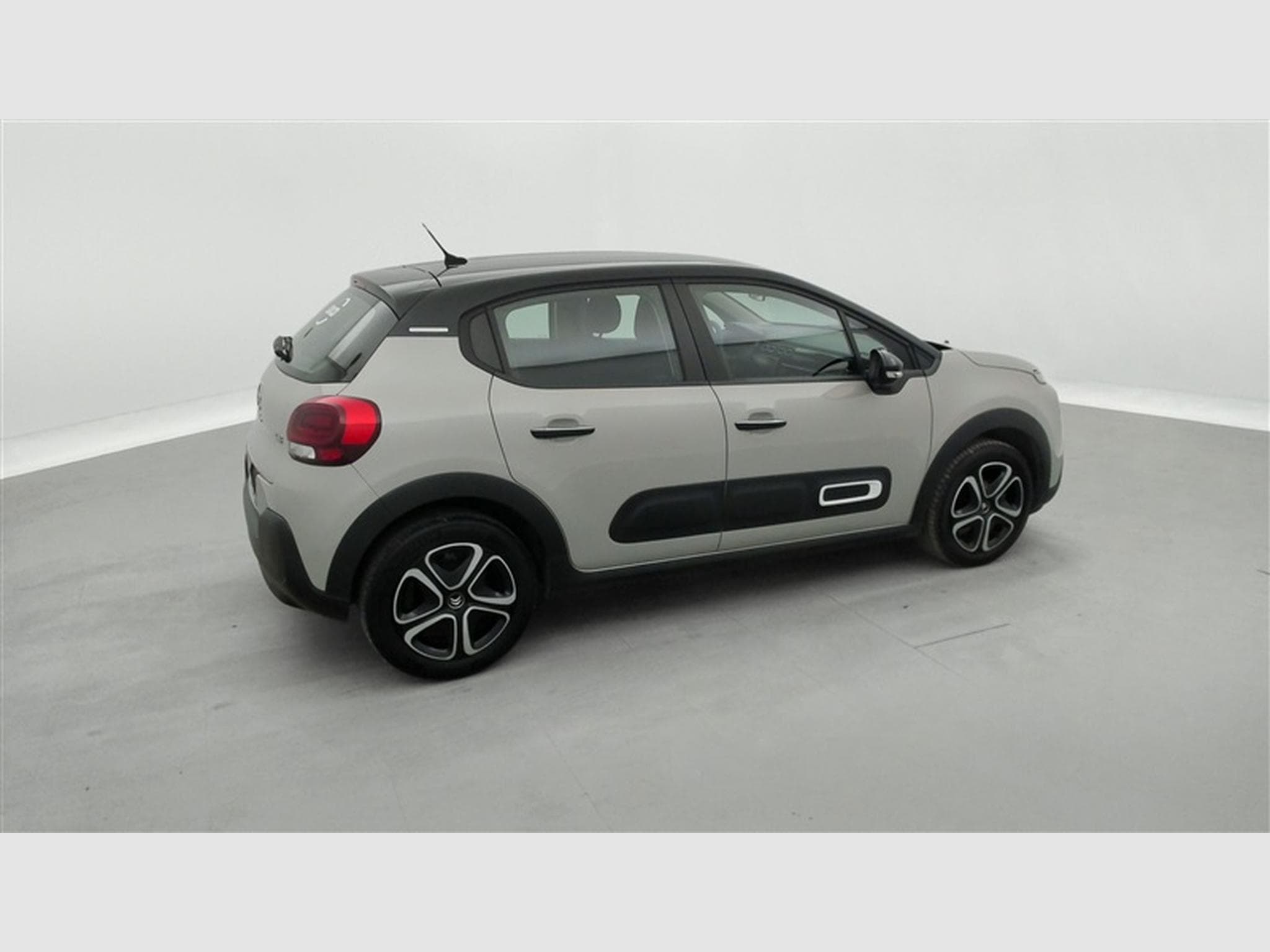 Citroen C3 1.2i PureTech Shine CARPLAY / FULL LED (2022) - Photo 24