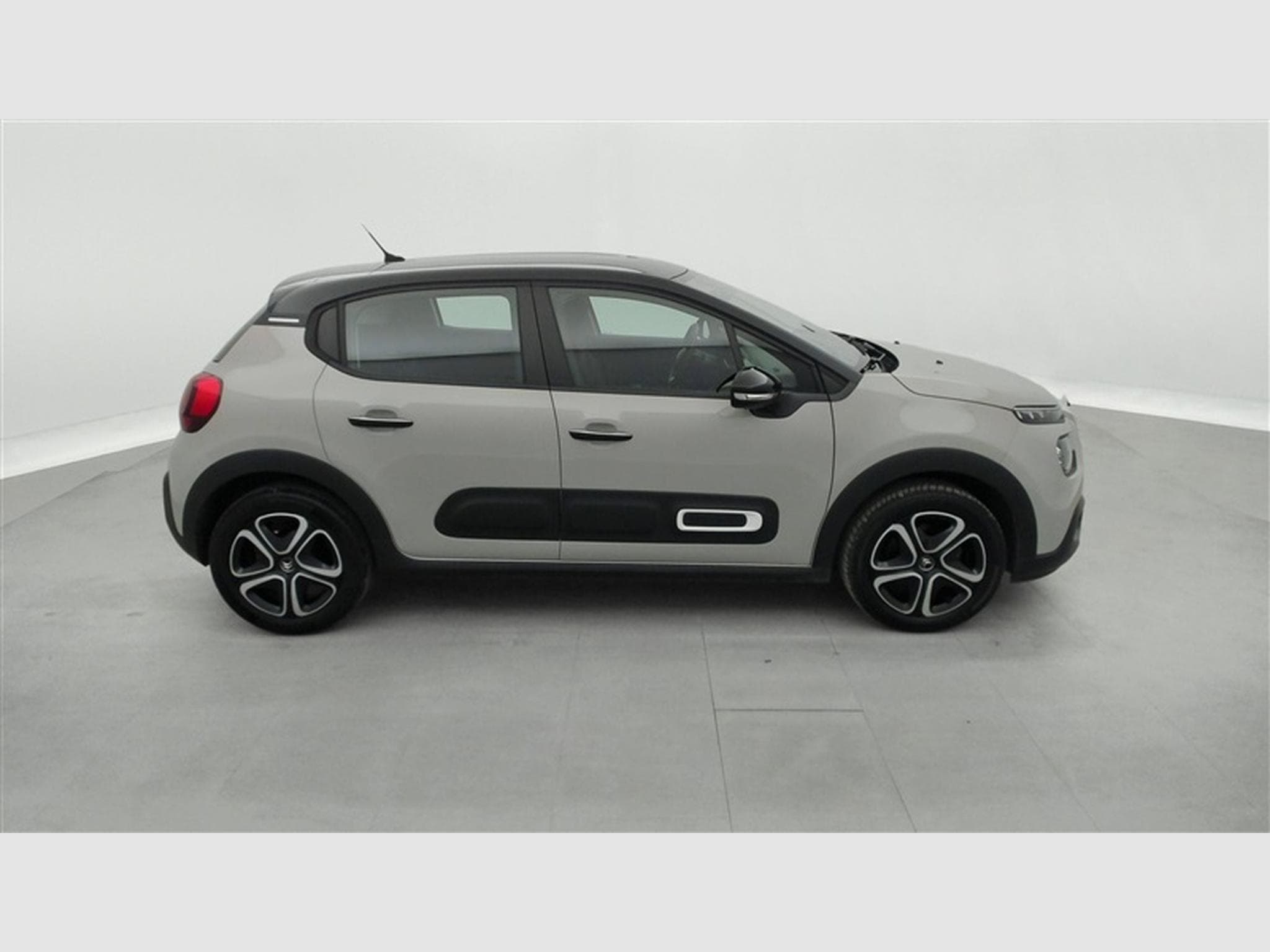 Citroen C3 1.2i PureTech Shine CARPLAY / FULL LED (2022) - Photo 23