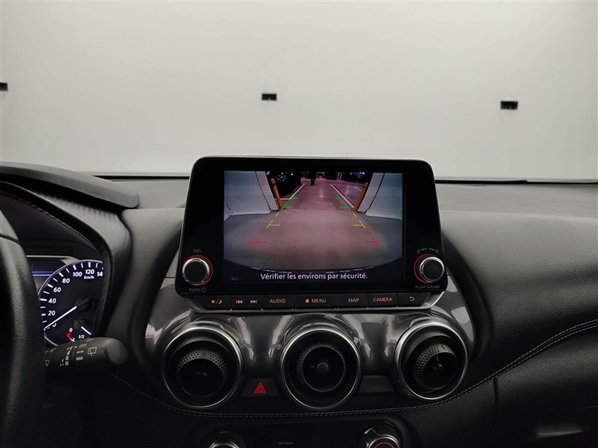Nissan Juke 1.0 DIG-T 2WD Park & Ride DCT/S-CUIR/NAVI/FULL LED/JA17 (2023) - Photo 17