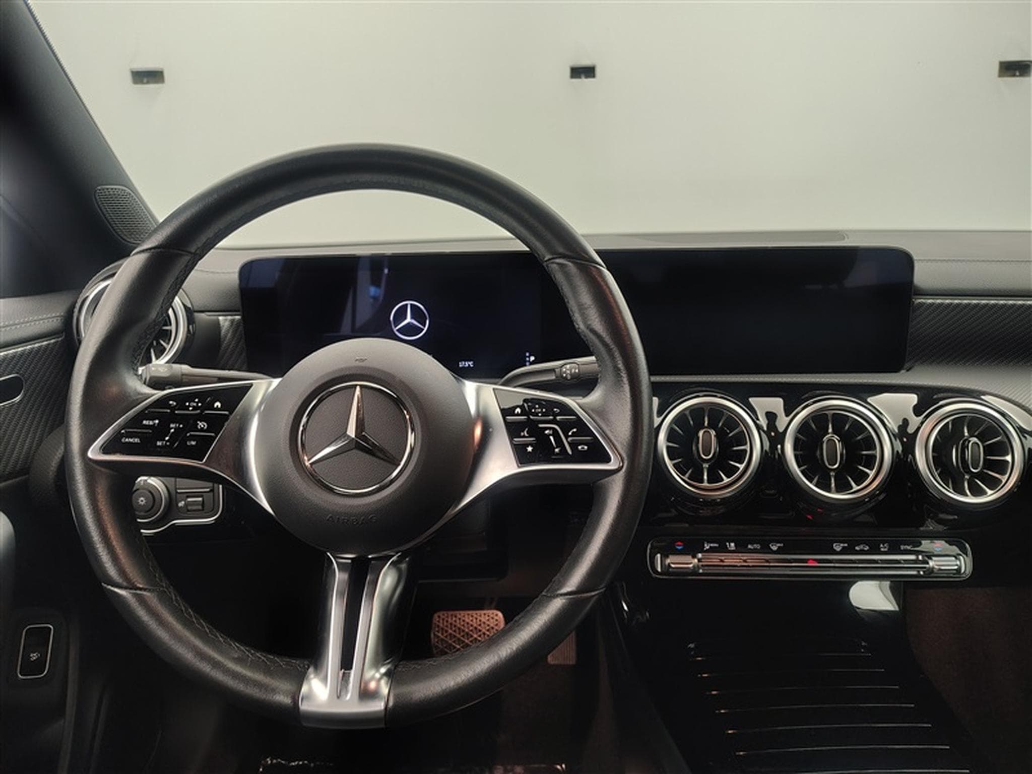 Mercedes CLA 180 CLA 180d Luxury Line **NAVI/LED/CAM** (2024) - Foto 9