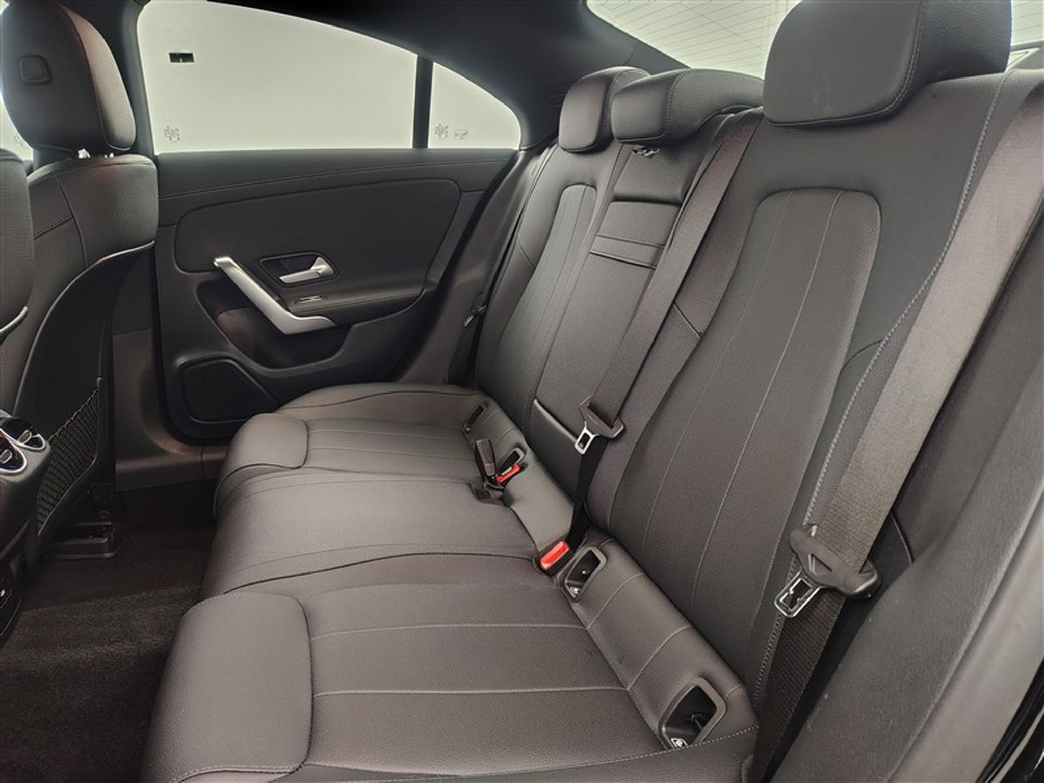 Mercedes CLA 180 CLA 180d Luxury Line **NAVI/LED/CAM** (2024) - Foto 13
