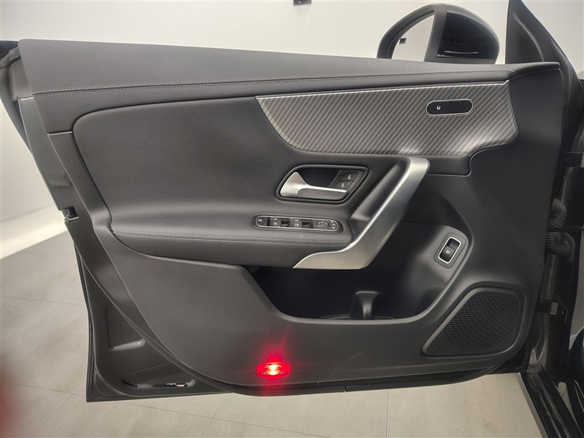 Mercedes CLA 180 CLA 180d Luxury Line **NAVI/LED/CAM** (2024) - Foto 17