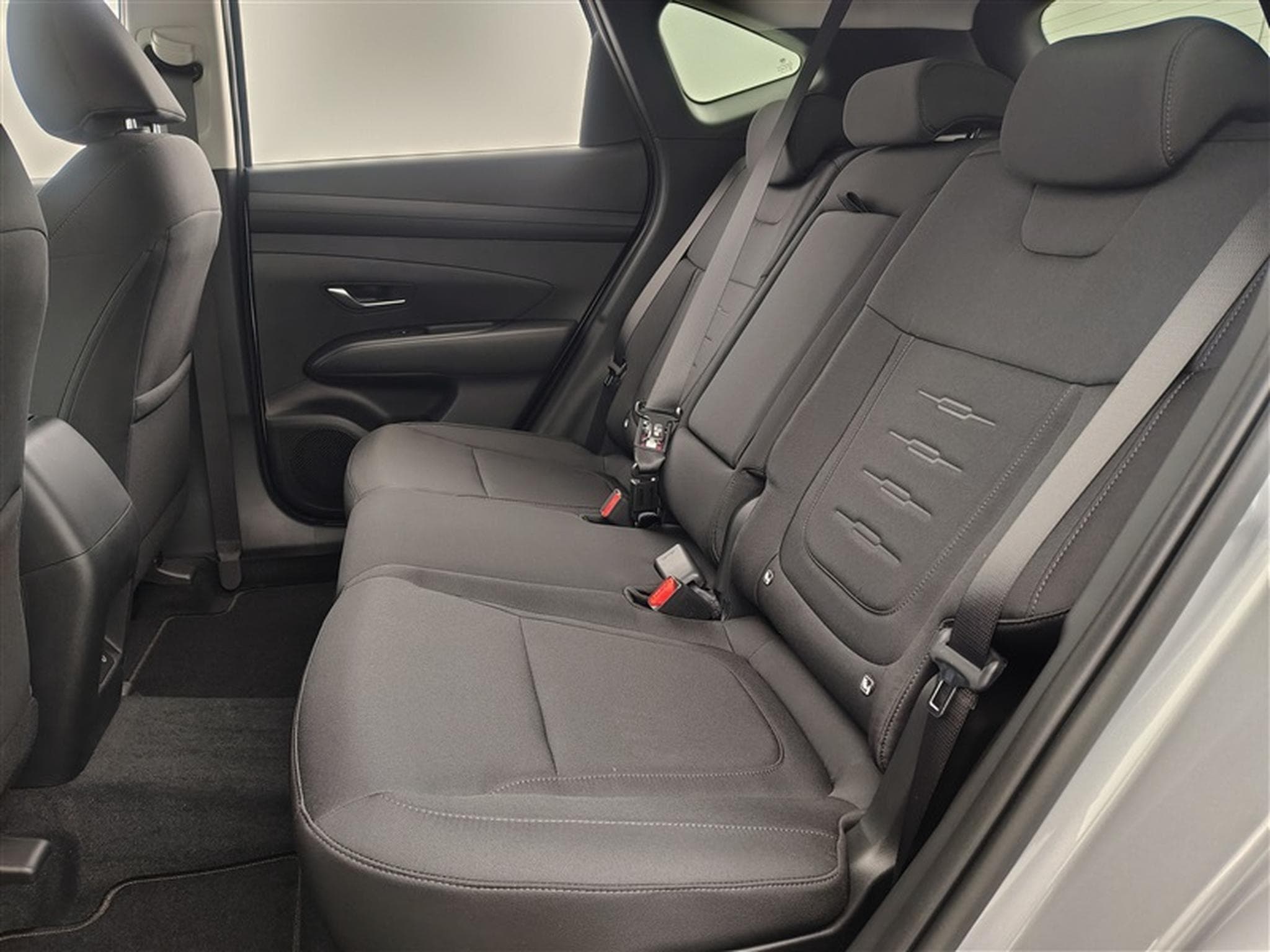Hyundai Tucson 1.6 T-GDi 150cv DCT Feel CARPLAY / FULL LED / CAMERA (2026) - Foto 13