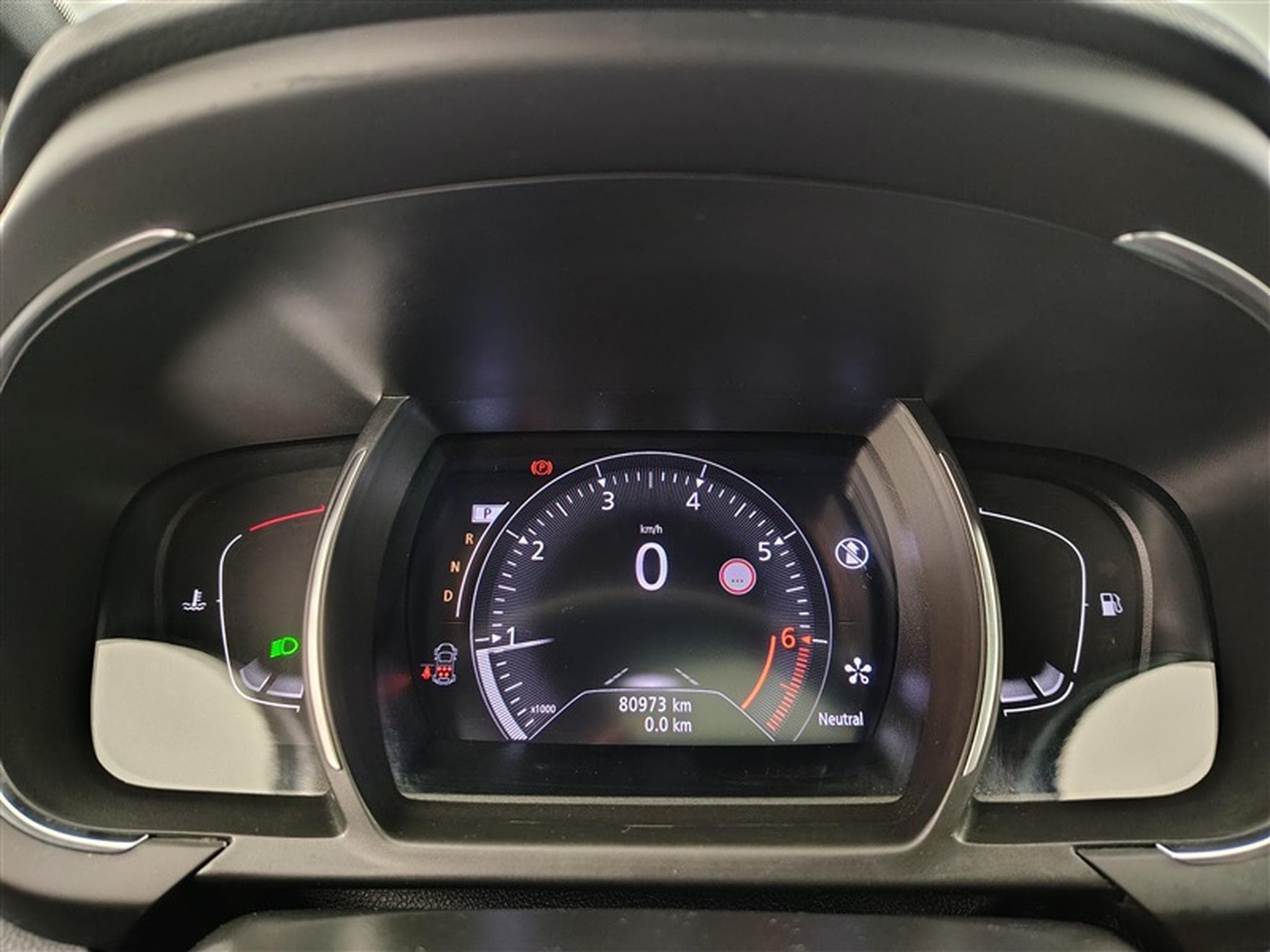 Renault Scenic Grand Scénic 1.33 TCe Techno EDC GPF 7pl (2023) - Foto 10
