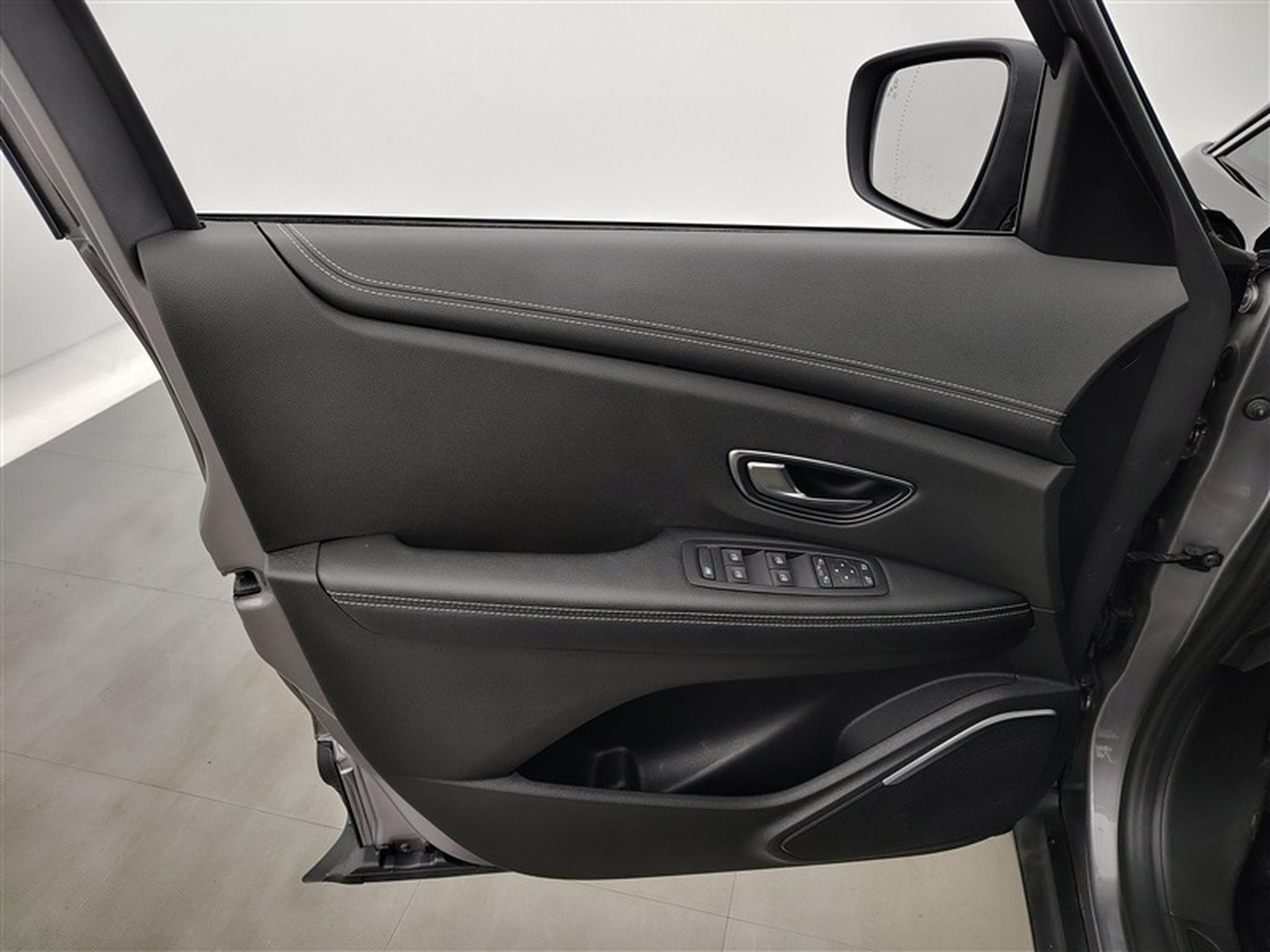 Renault Scenic Grand Scénic 1.33 TCe Techno EDC GPF 7pl (2023) - Foto 17