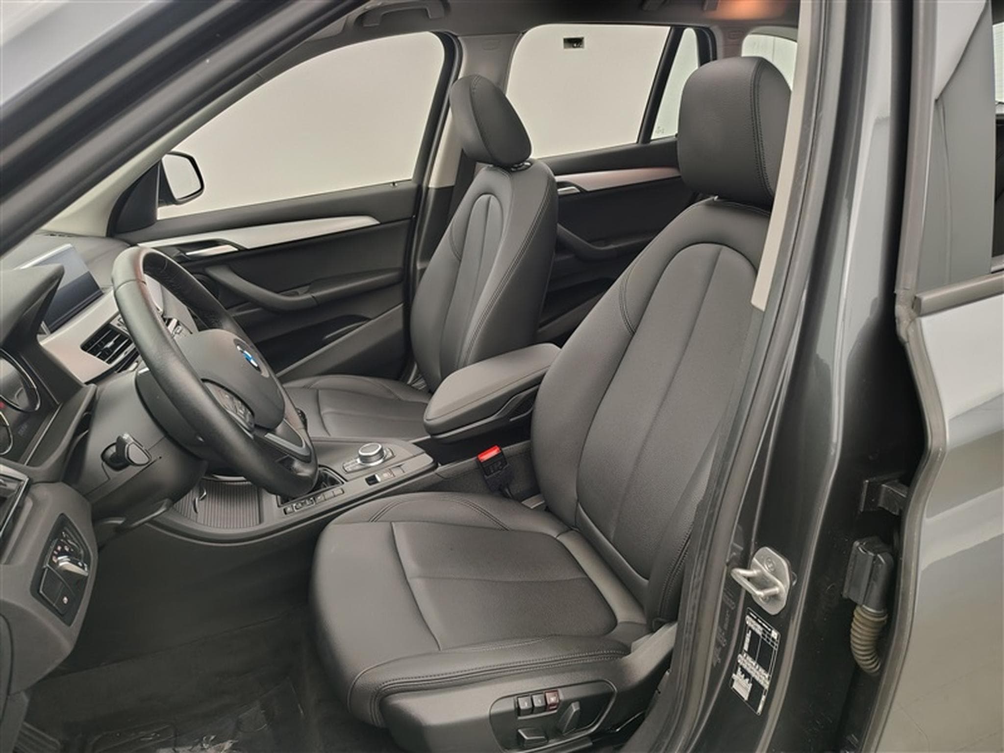 BMW X1 2.0 d sDrive18 CUIR/NAVI/TO PANO/JA17/PDC AV AR/CAMERA (2022) - Foto 7