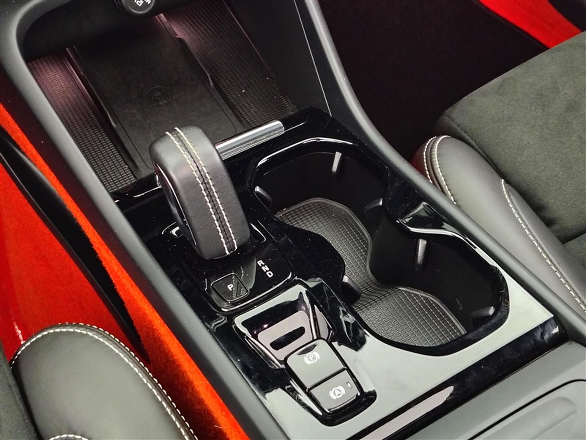 Volvo XC40 1.5 T3 R-Design (2021) - Photo 12