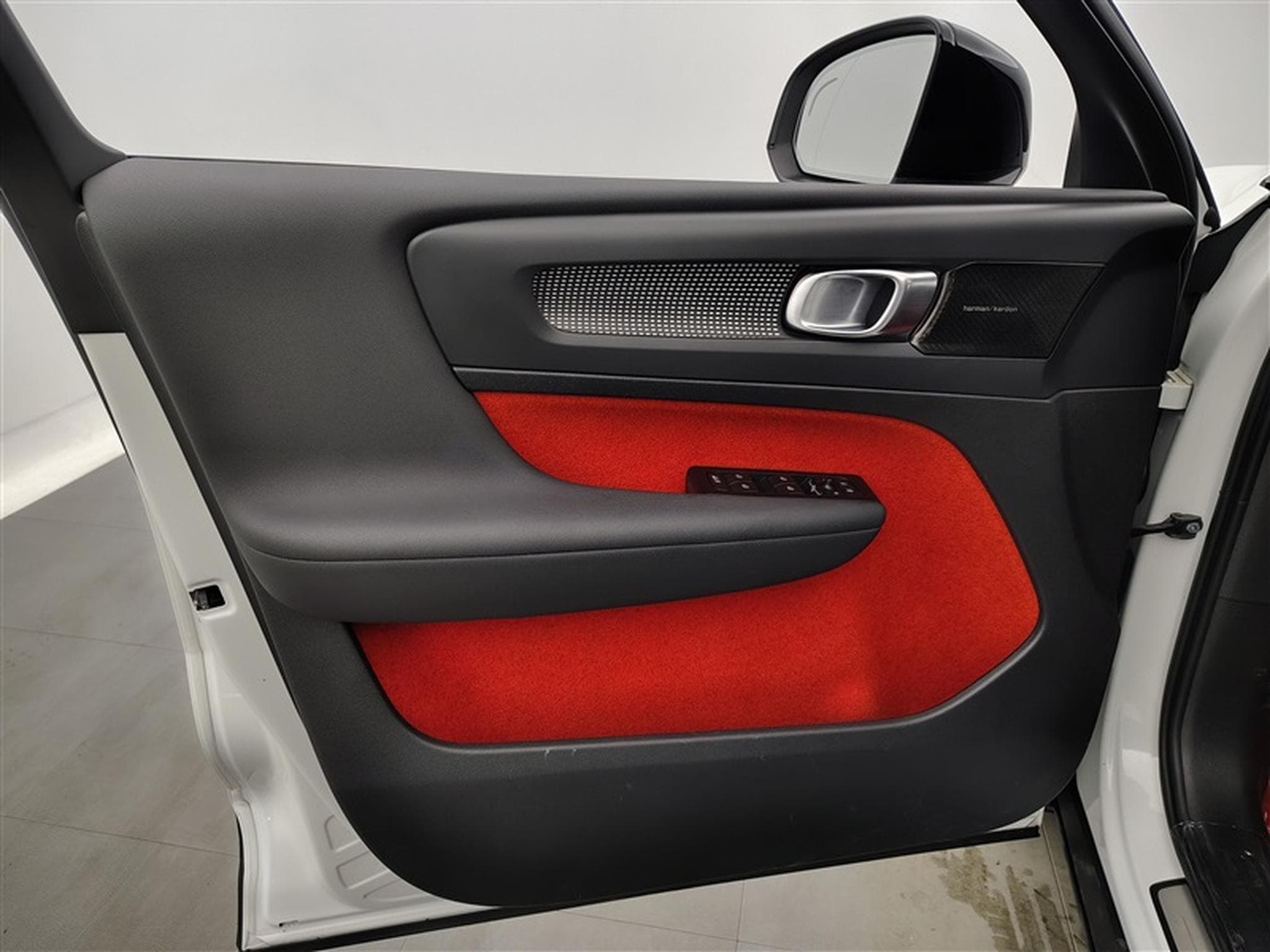 Volvo XC40 1.5 T3 R-Design (2021) - Photo 17