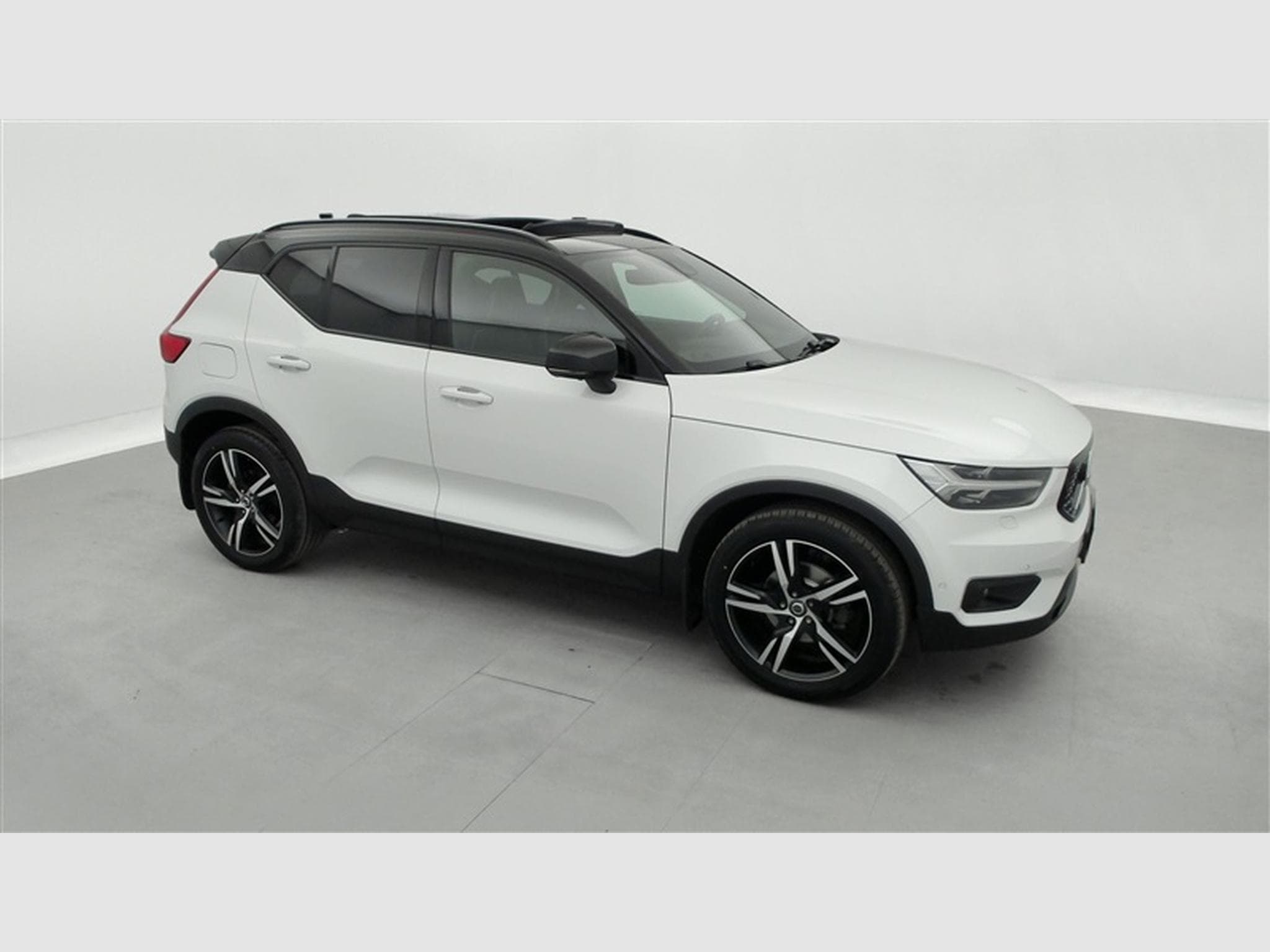 Volvo XC40 1.5 T3 R-Design (2021) - Photo 25
