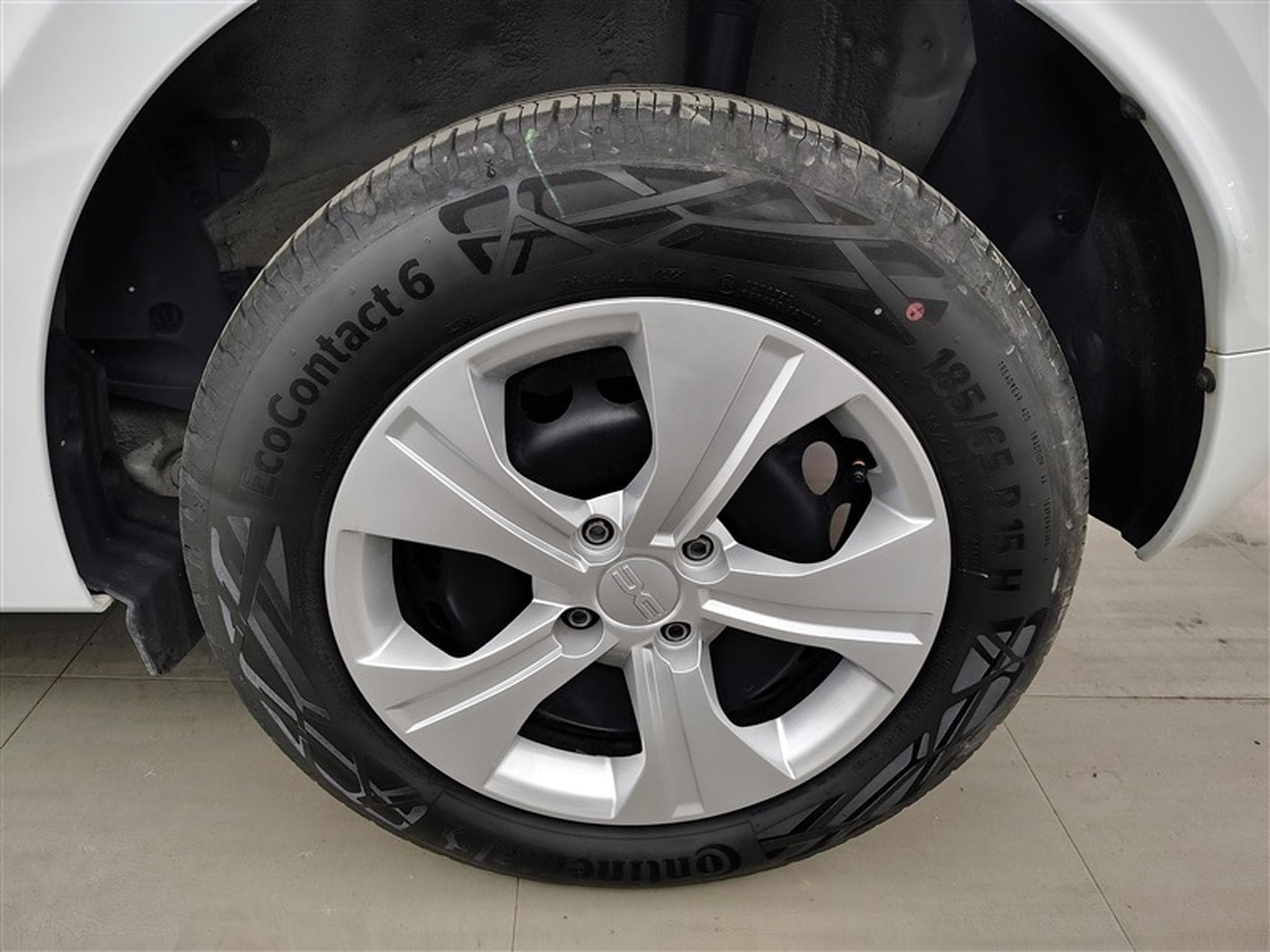 Dacia Sandero 1.0 TCe 90cv Essential (2023) - Photo 6