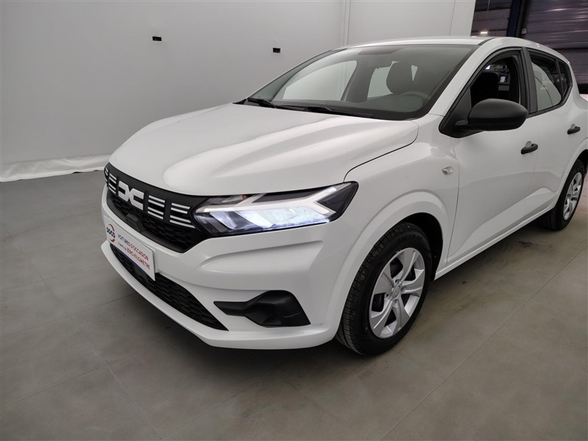Dacia Sandero 1.0 TCe 90cv Essential (2023) - Photo 15