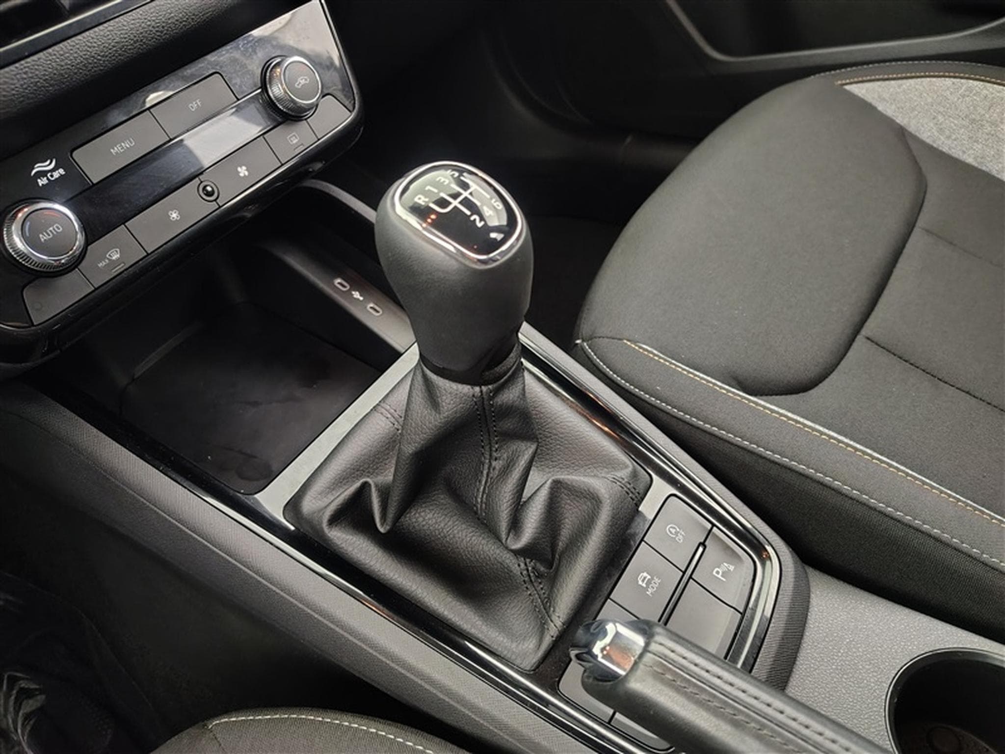 Skoda Kamiq 1.0 TSI 115Cv Selection CARPLAY / CAMERA / ALU / PDC (2025) - Photo 12