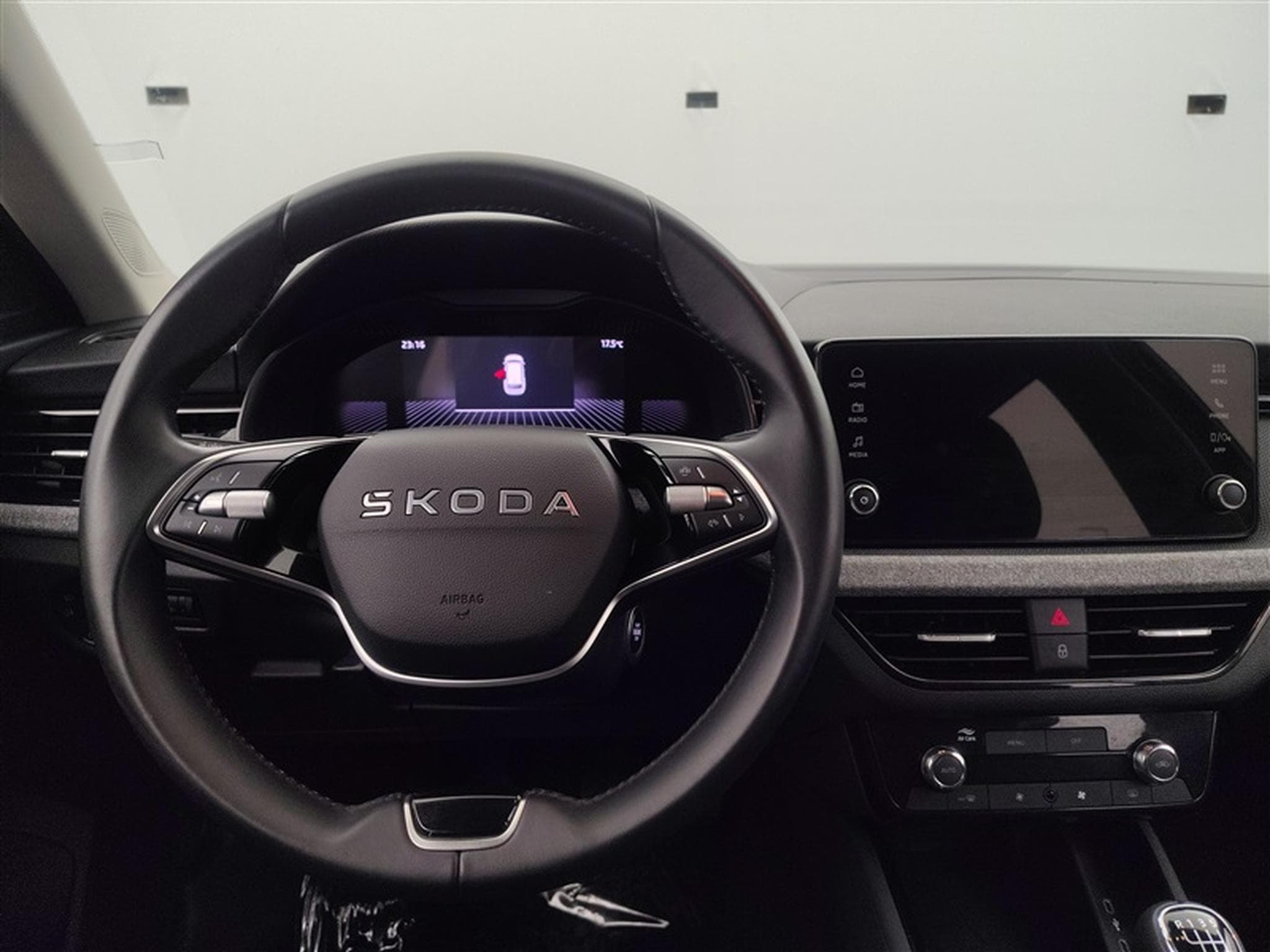 Skoda Kamiq 1.0 TSI 115Cv Selection CARPLAY / CAMERA / ALU / PDC (2025) - Photo 9