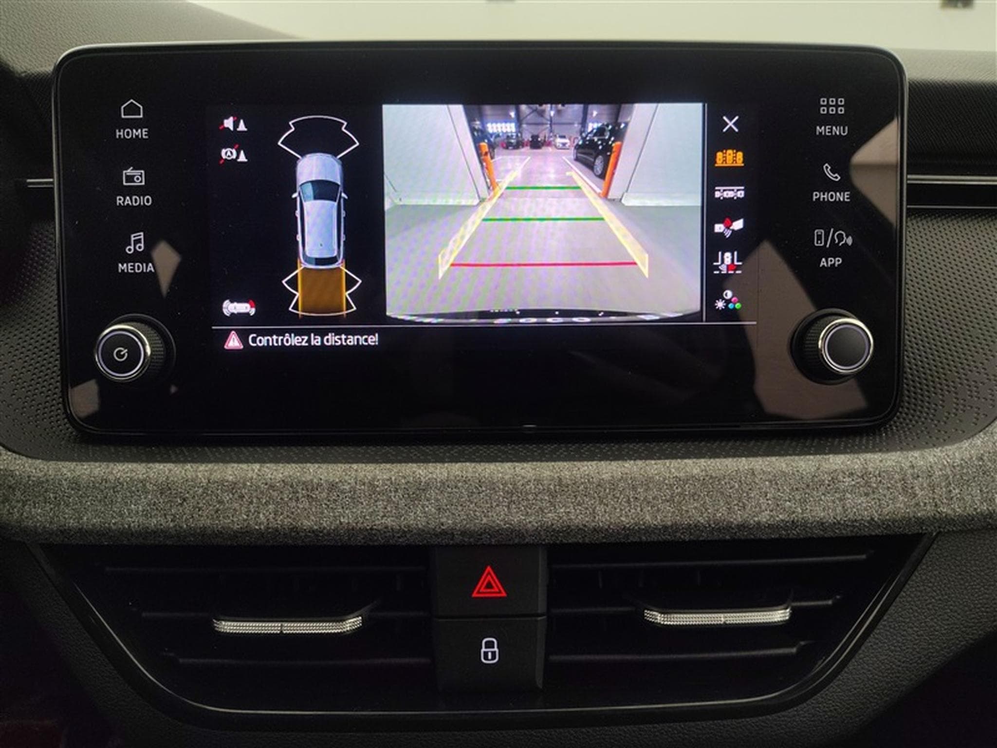 Skoda Kamiq 1.0 TSI 115Cv Selection CARPLAY / CAMERA / ALU / PDC (2025) - Photo 18