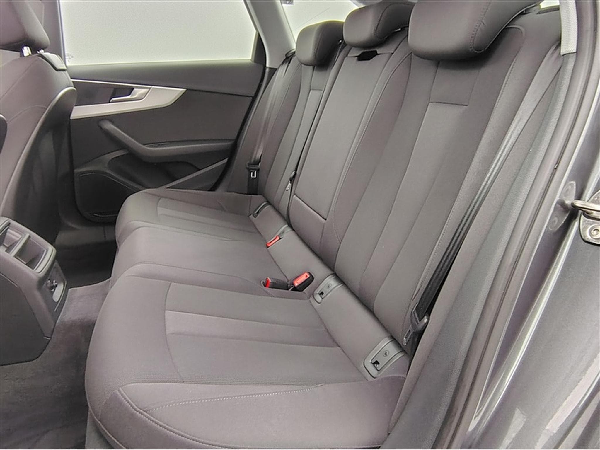 Audi A4 35 TFSi S-Line S tronic PANO/CARPLAY/CAM/Sieges Ch (2023) - Photo 13