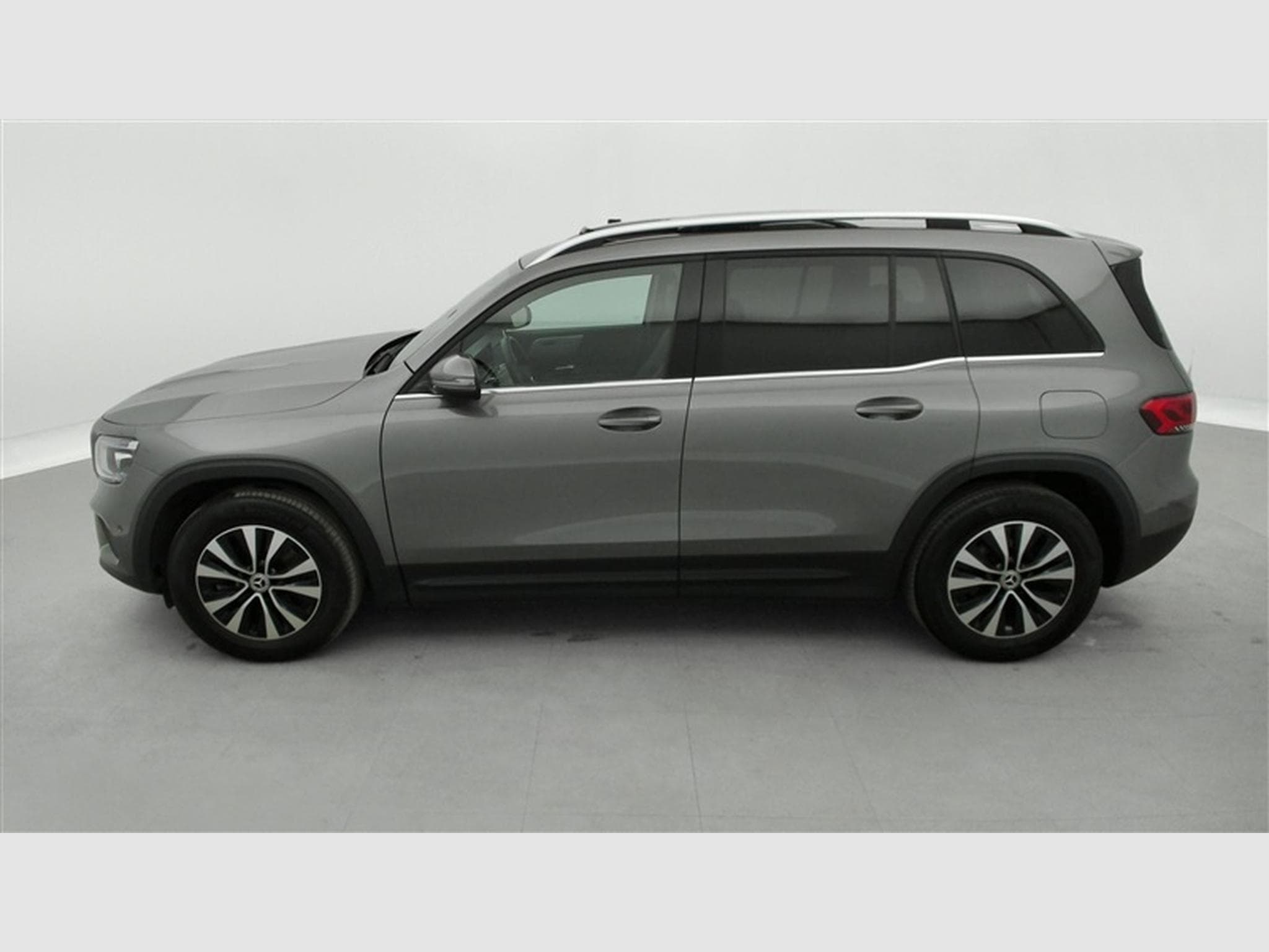 Mercedes GLB 180 180d Business Solution S-CUIR/NAVI/TO PANO/FULL LED/JA17 (2023) - Photo 3