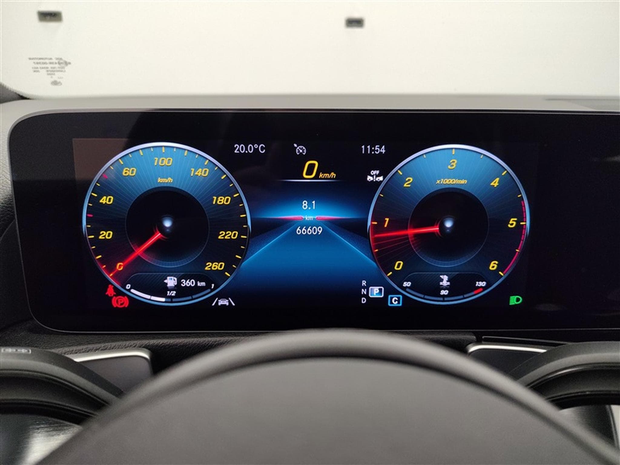 Mercedes GLB 180 180d Business Solution S-CUIR/NAVI/TO PANO/FULL LED/JA17 (2023) - Photo 10