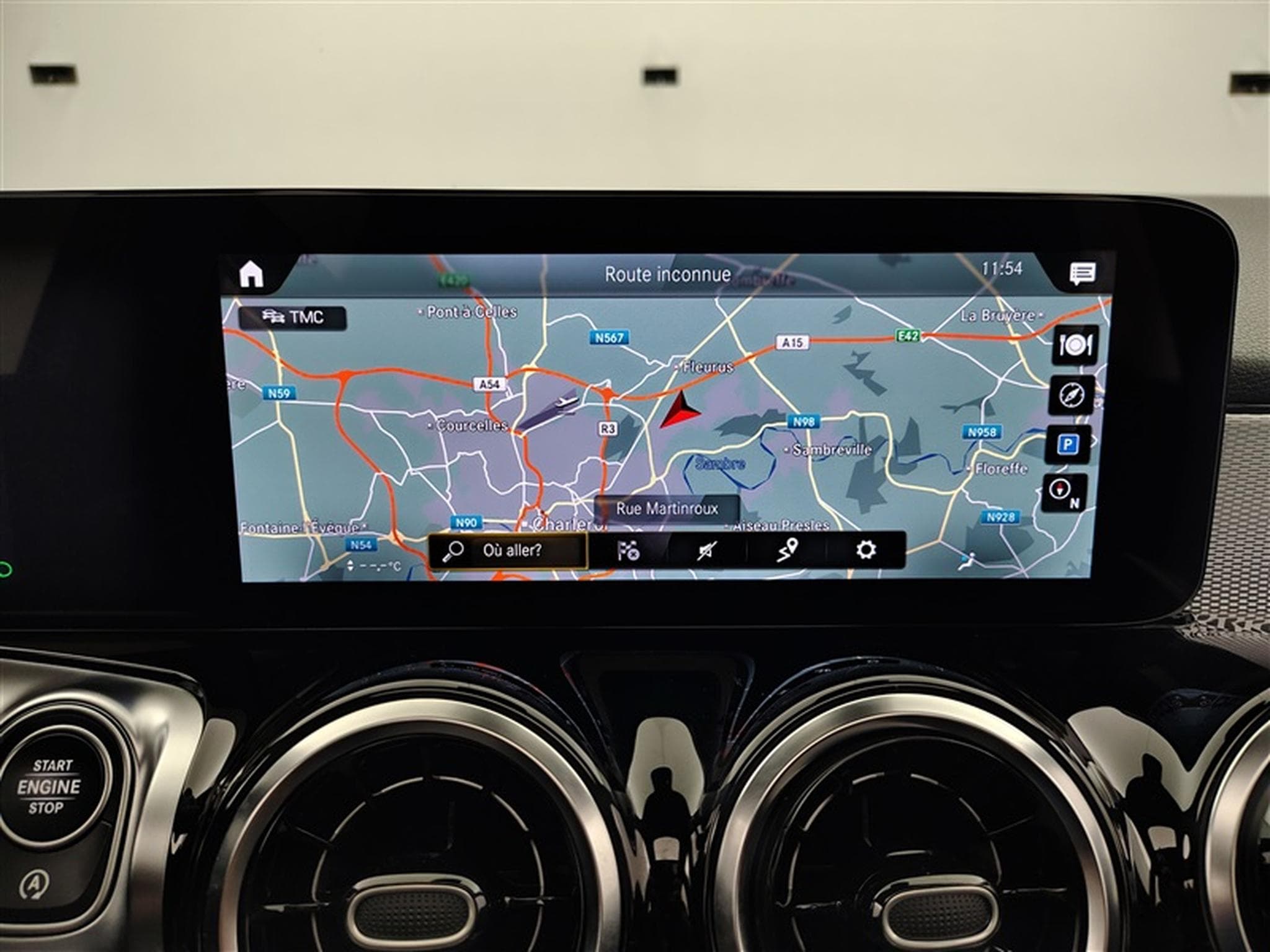 Mercedes GLB 180 180d Business Solution S-CUIR/NAVI/TO PANO/FULL LED/JA17 (2023) - Photo 11