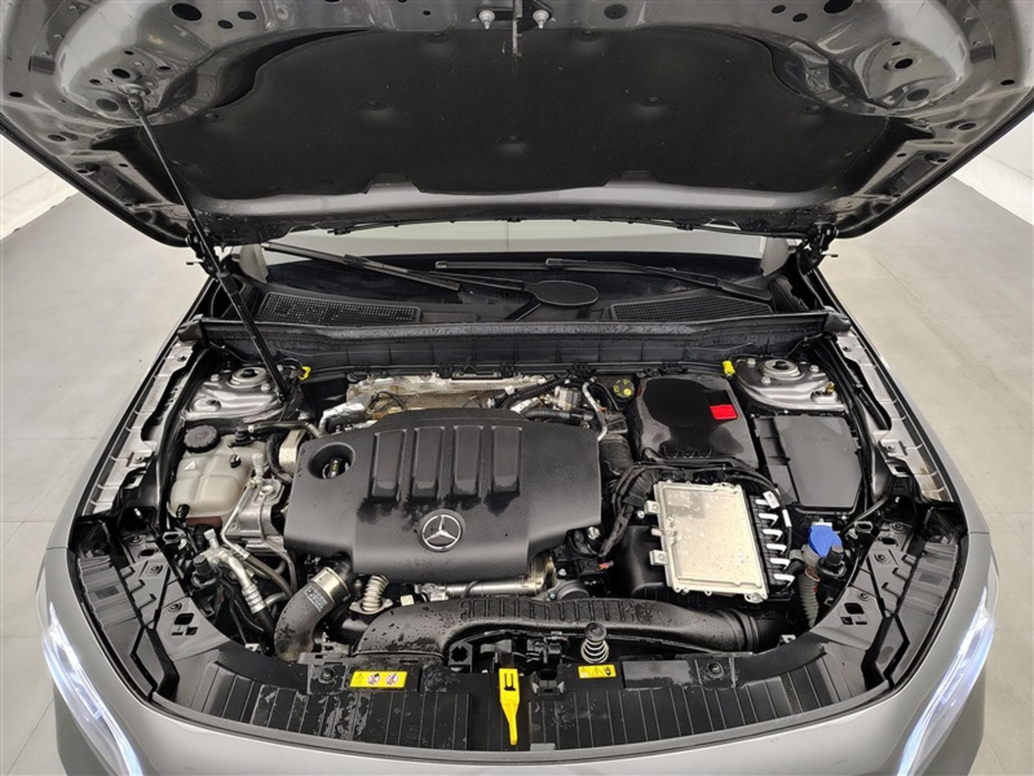 Mercedes GLB 180 180d Business Solution S-CUIR/NAVI/TO PANO/FULL LED/JA17 (2023) - Photo 20