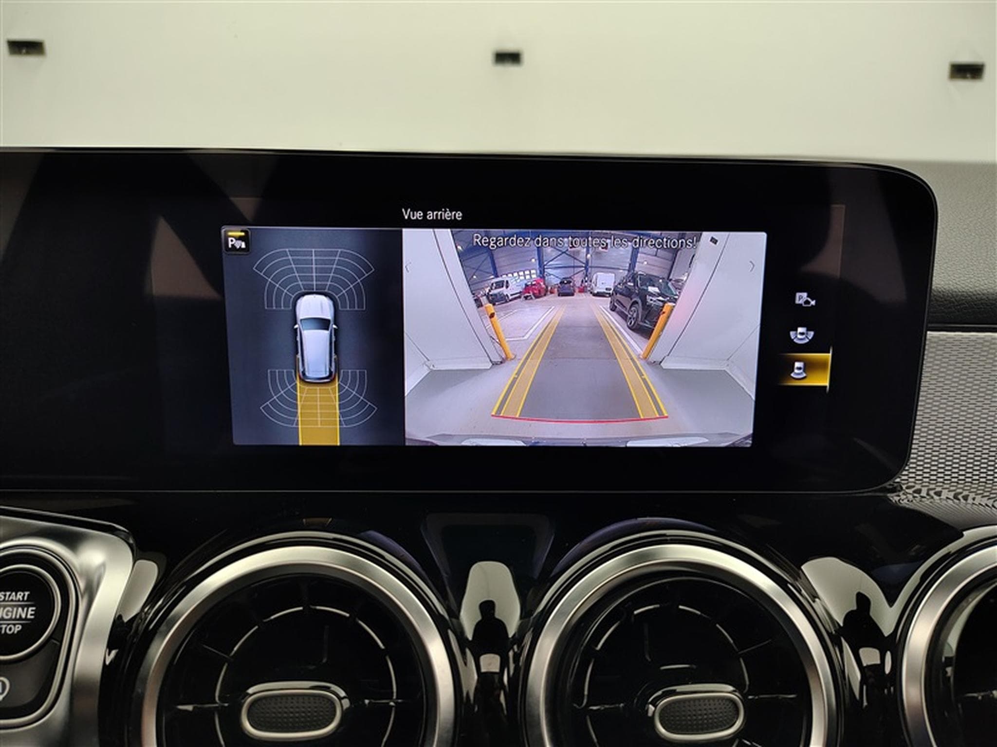 Mercedes GLB 180 180d Business Solution S-CUIR/NAVI/TO PANO/FULL LED/JA17 (2023) - Photo 18