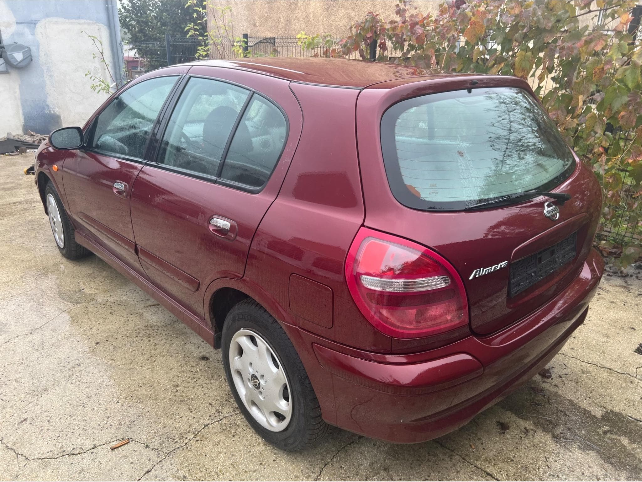 Nissan Almera 2.2 Vdi 110 ch (2002) - Foto 2