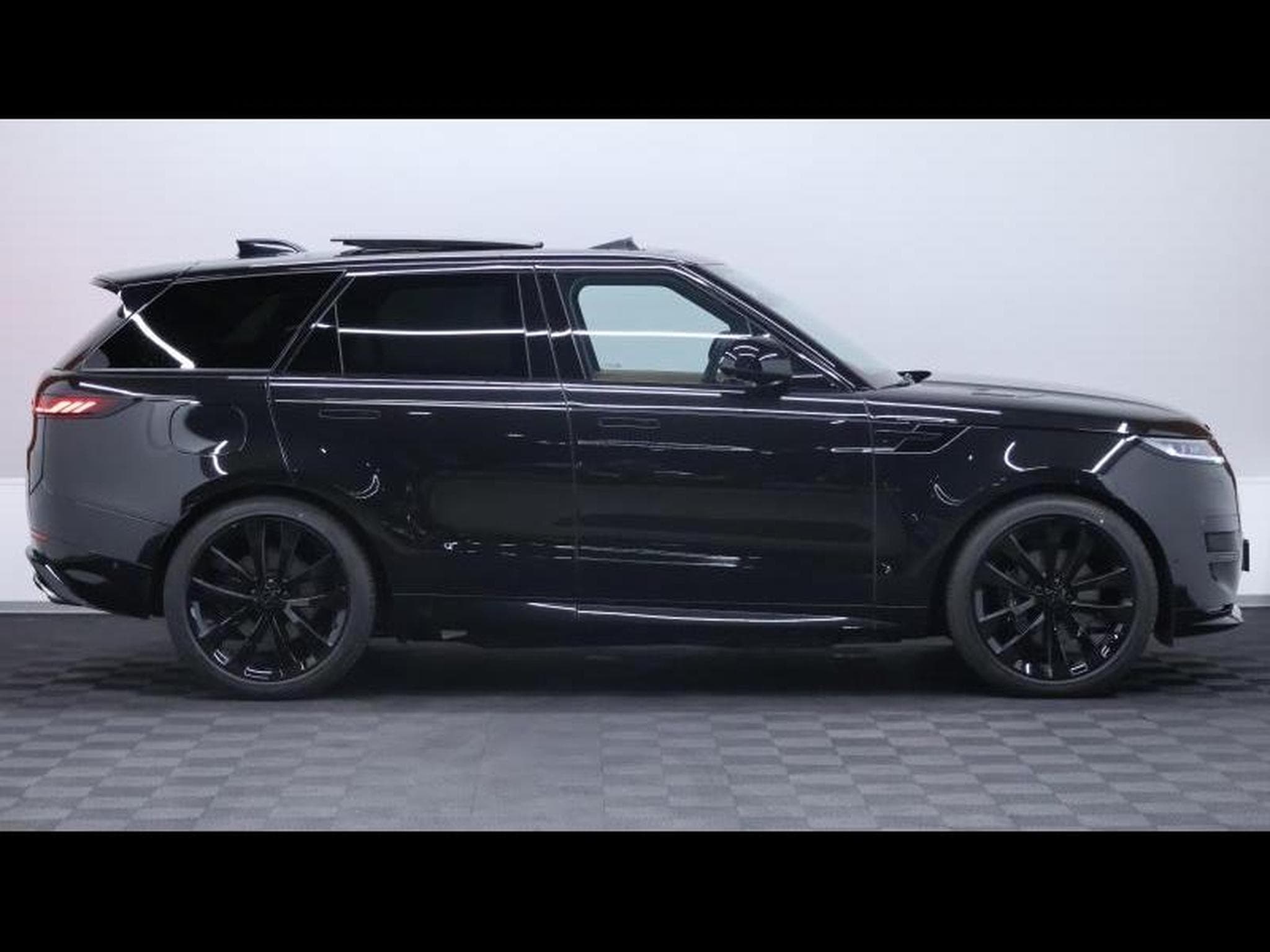 Land-Rover Range Rover Sport P460e Dynmic SE AWD Auto (2026) - Photo 4