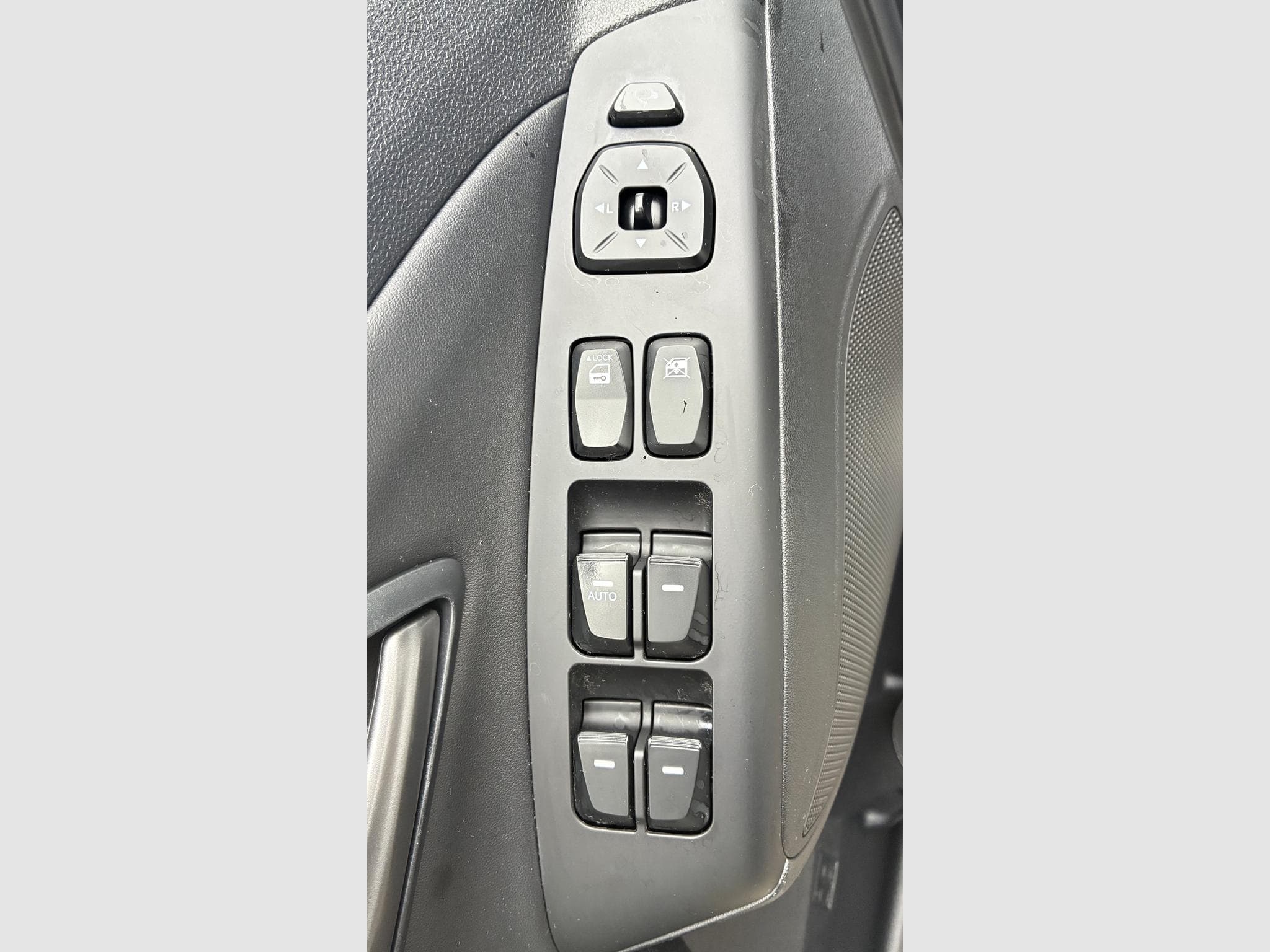 Hyundai ix35 2.0 CRDI 136 Ch 4WD PREMIUM (2015) - Photo 19
