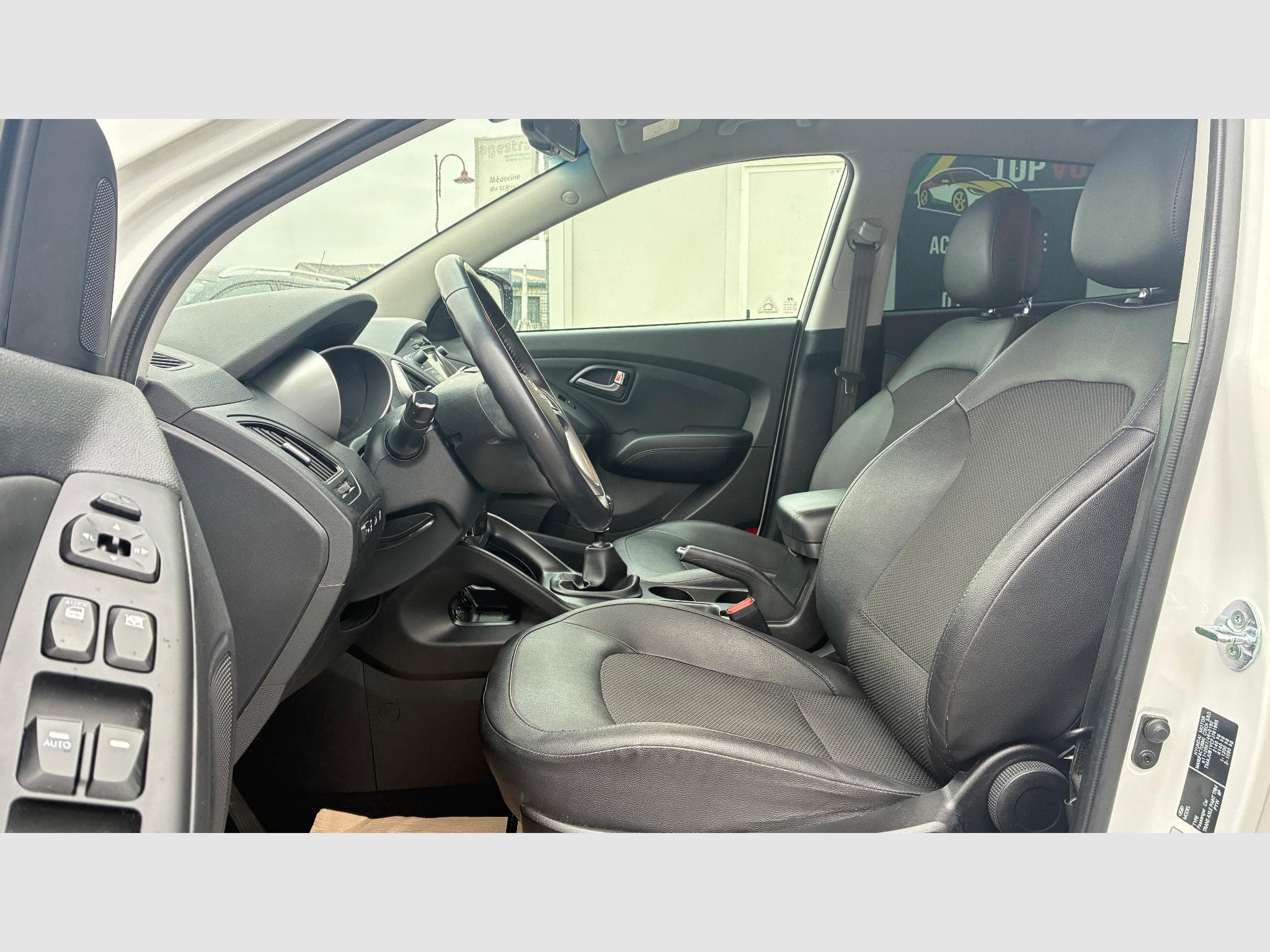 Hyundai ix35 2.0 CRDI 136 Ch 4WD PREMIUM (2015) - Photo 9