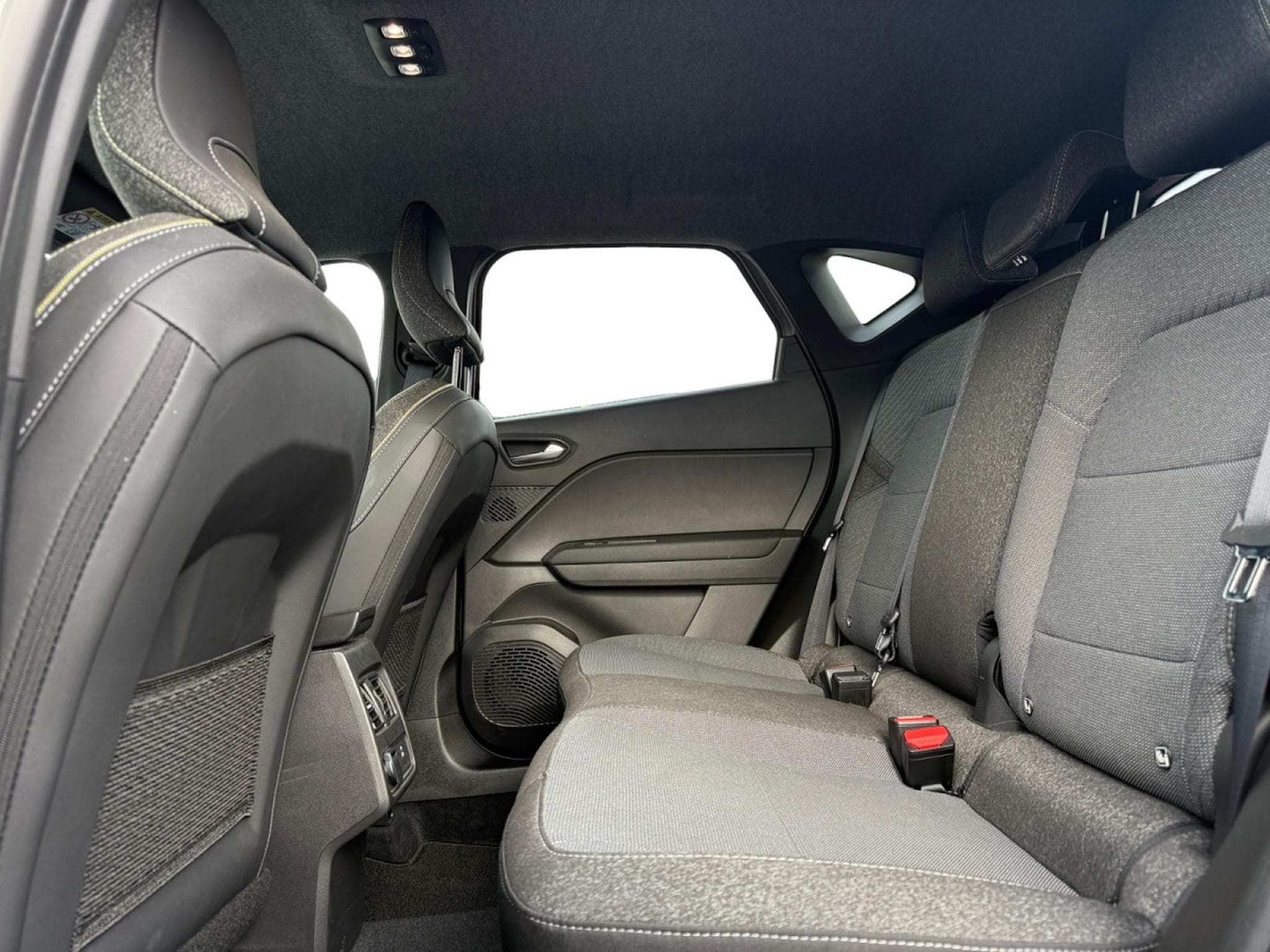 Renault Captur 1.33 TCe MHEV Techno160 EDC (2026) - Foto 8