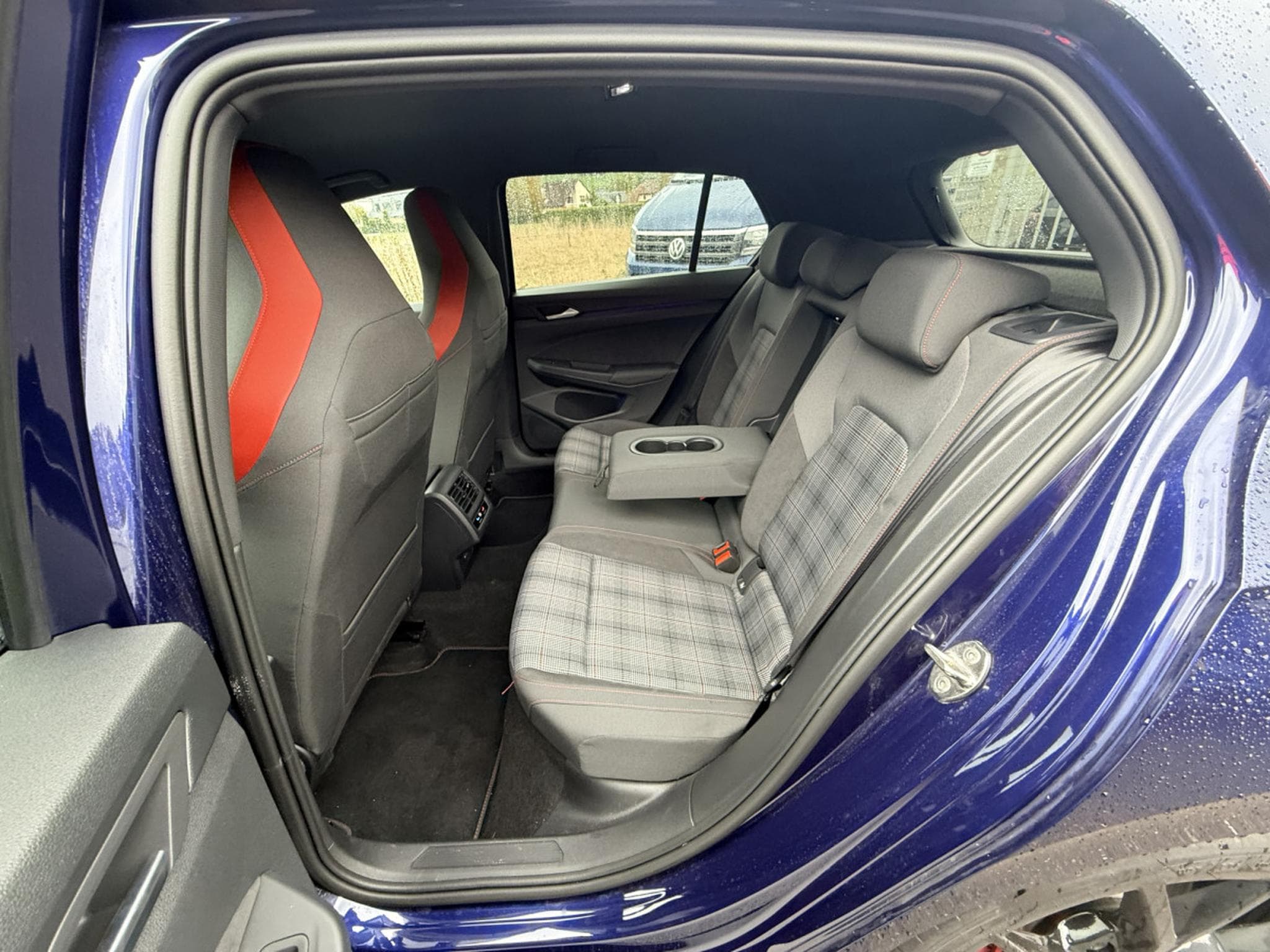 VW Golf GTI 2.0 TSI 245cv Boîte à double embrayage 7 vitesses (2024) - Photo 4