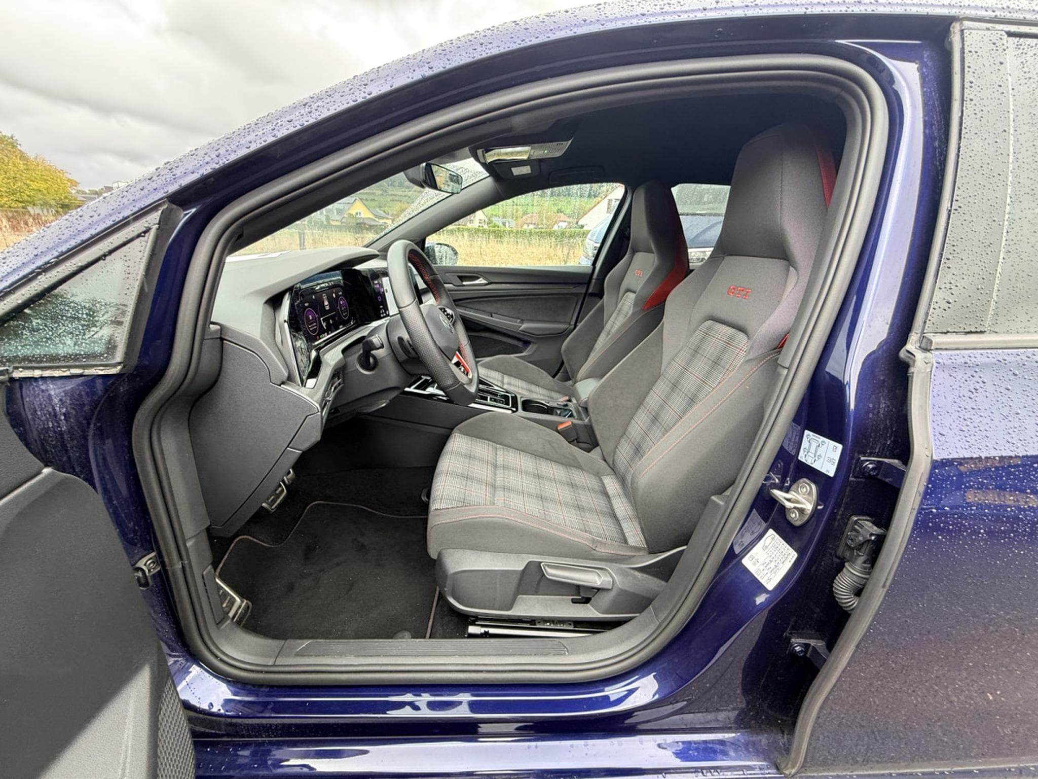 VW Golf GTI 2.0 TSI 245cv Boîte à double embrayage 7 vitesses (2024) - Photo 3