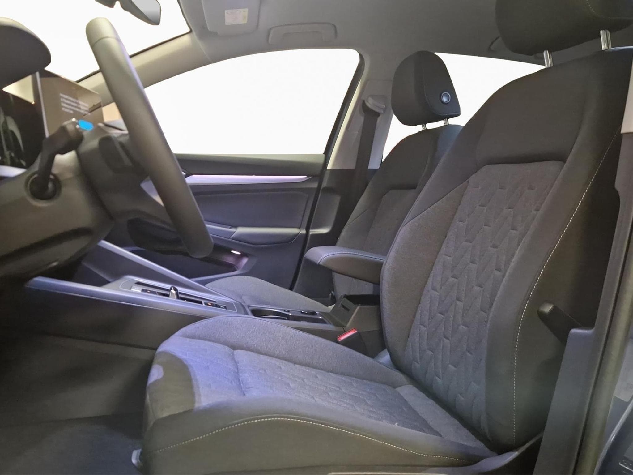 VW Golf LIFE (2025) - Photo 9
