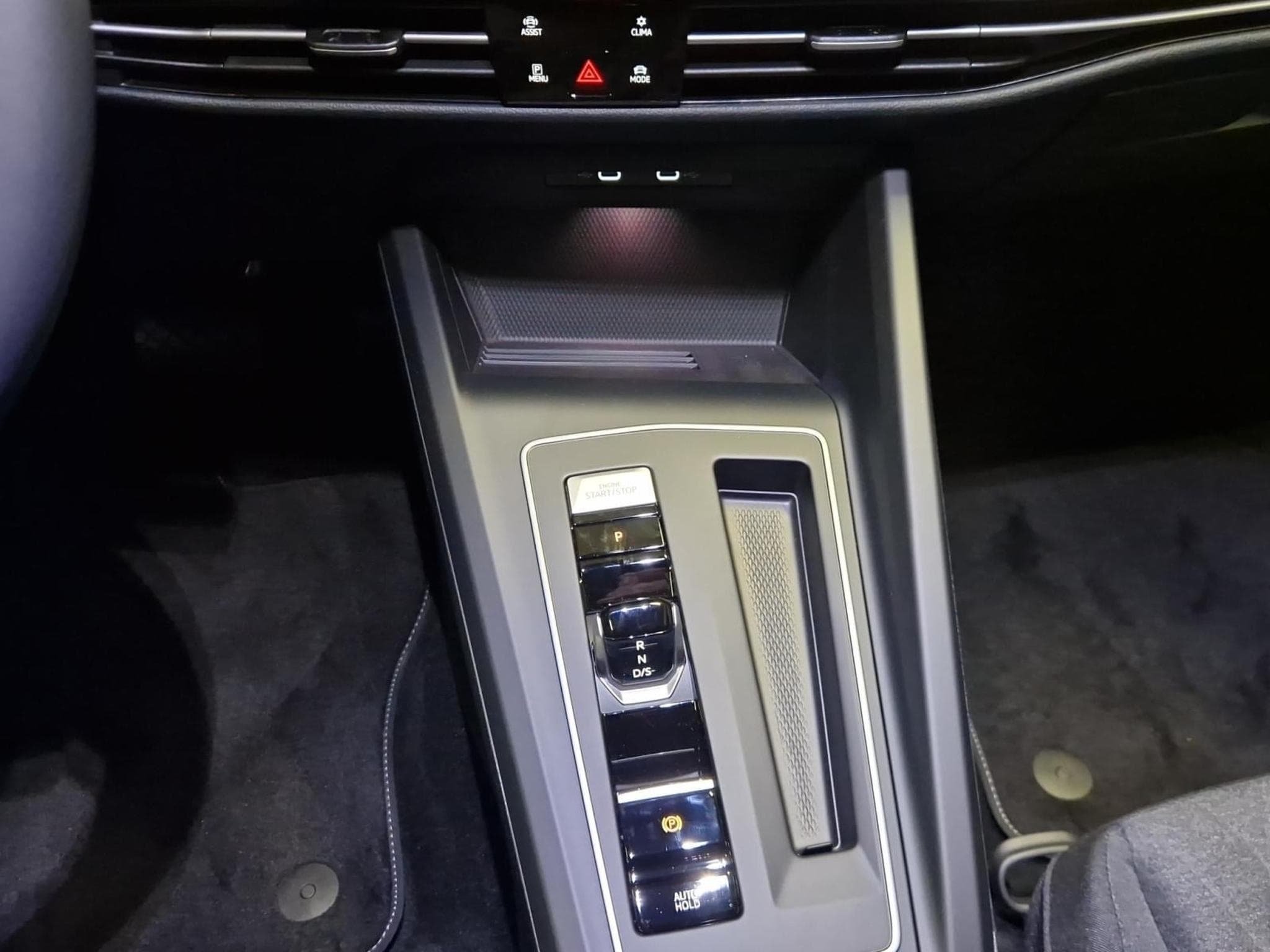 VW Golf LIFE (2025) - Photo 12