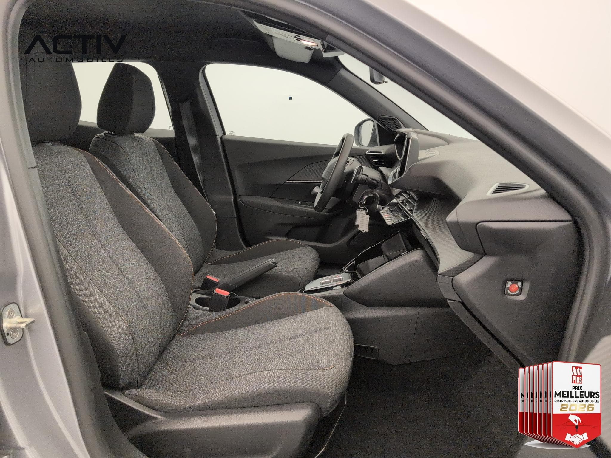 Peugeot 2008 Hybrid 136 e-DCS6 Style (2025) - Foto 9