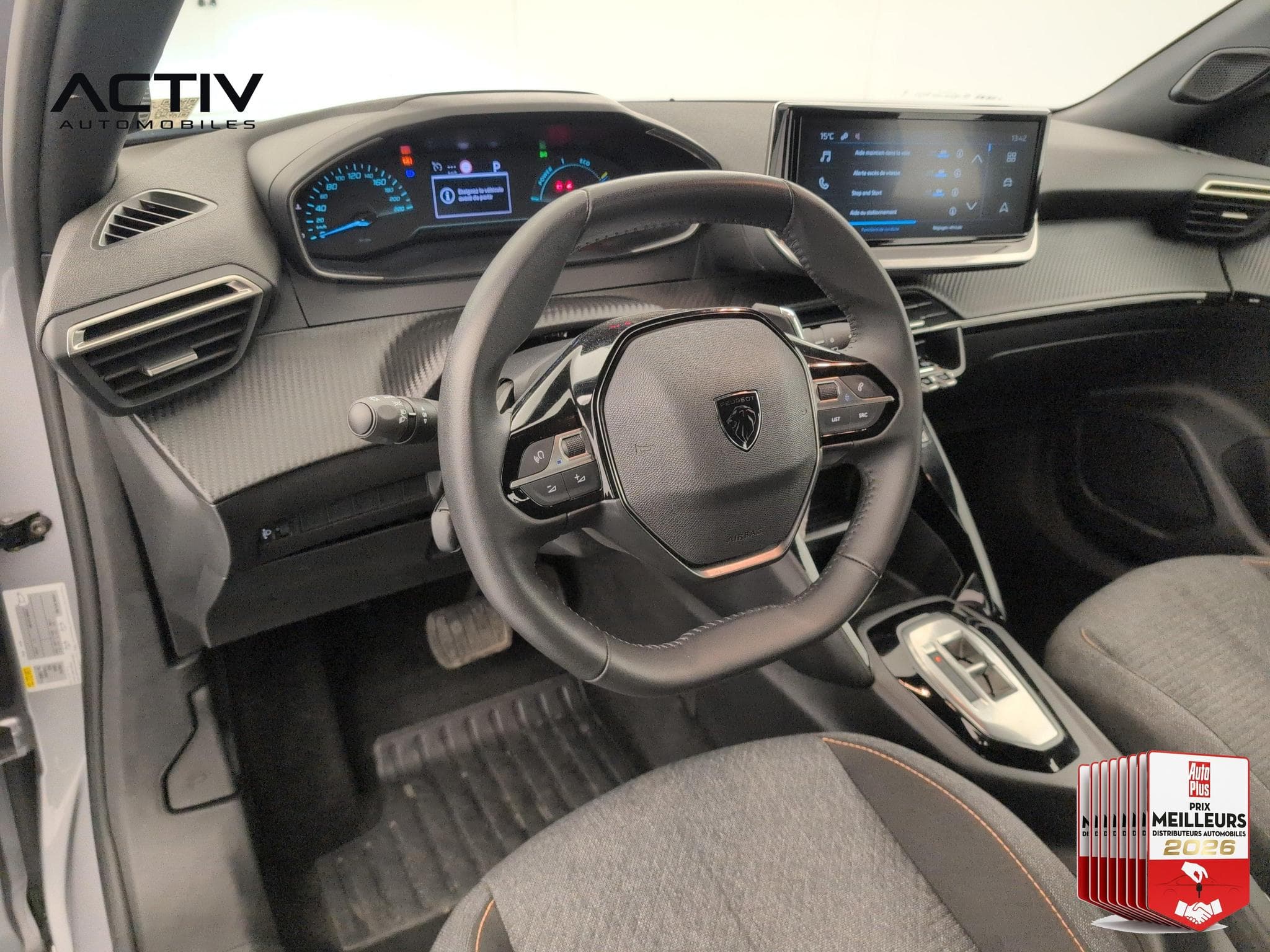 Peugeot 2008 Hybrid 136 e-DCS6 Style (2025) - Foto 15