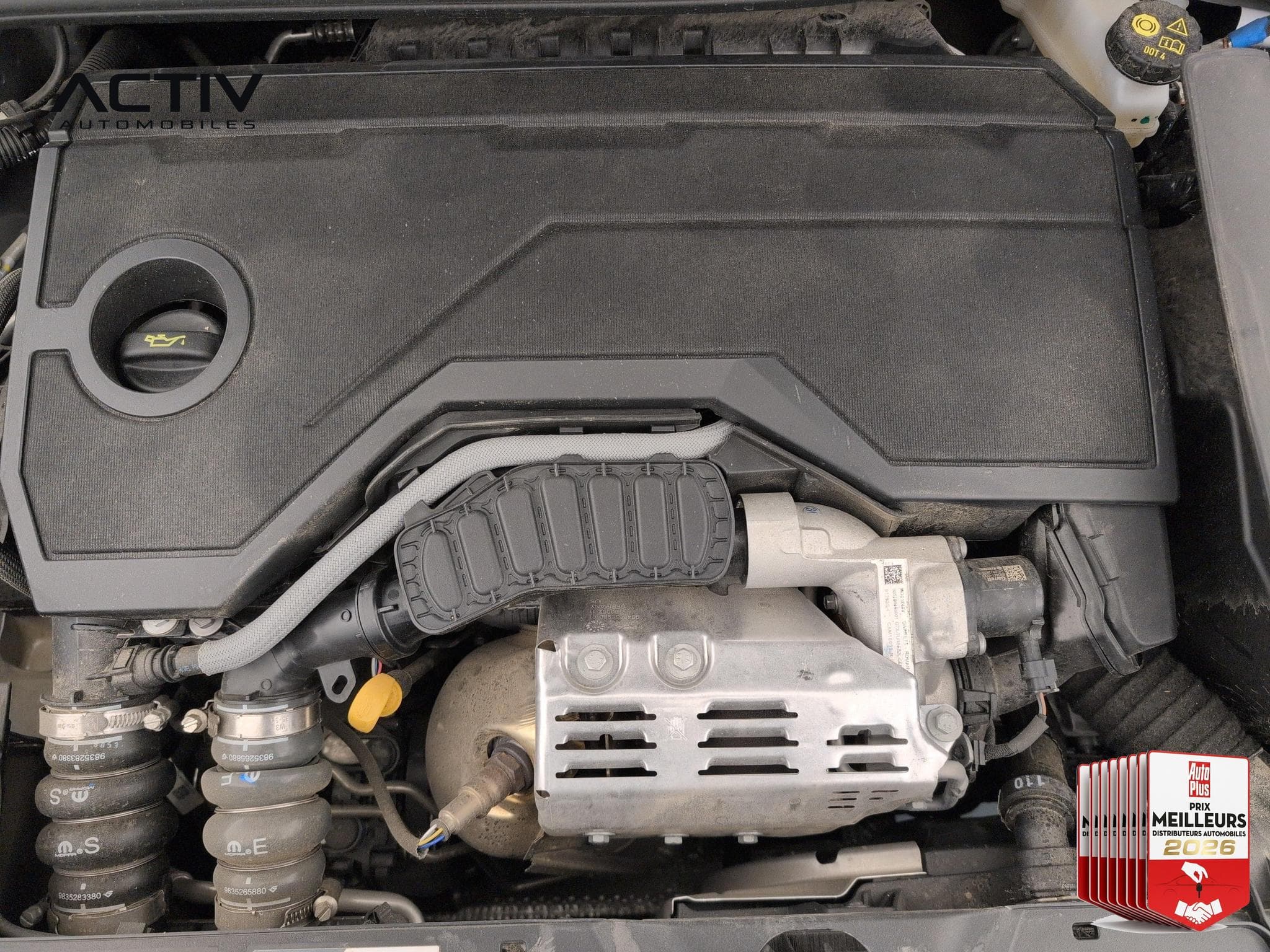 Peugeot 2008 Hybrid 136 e-DCS6 Style (2025) - Foto 19