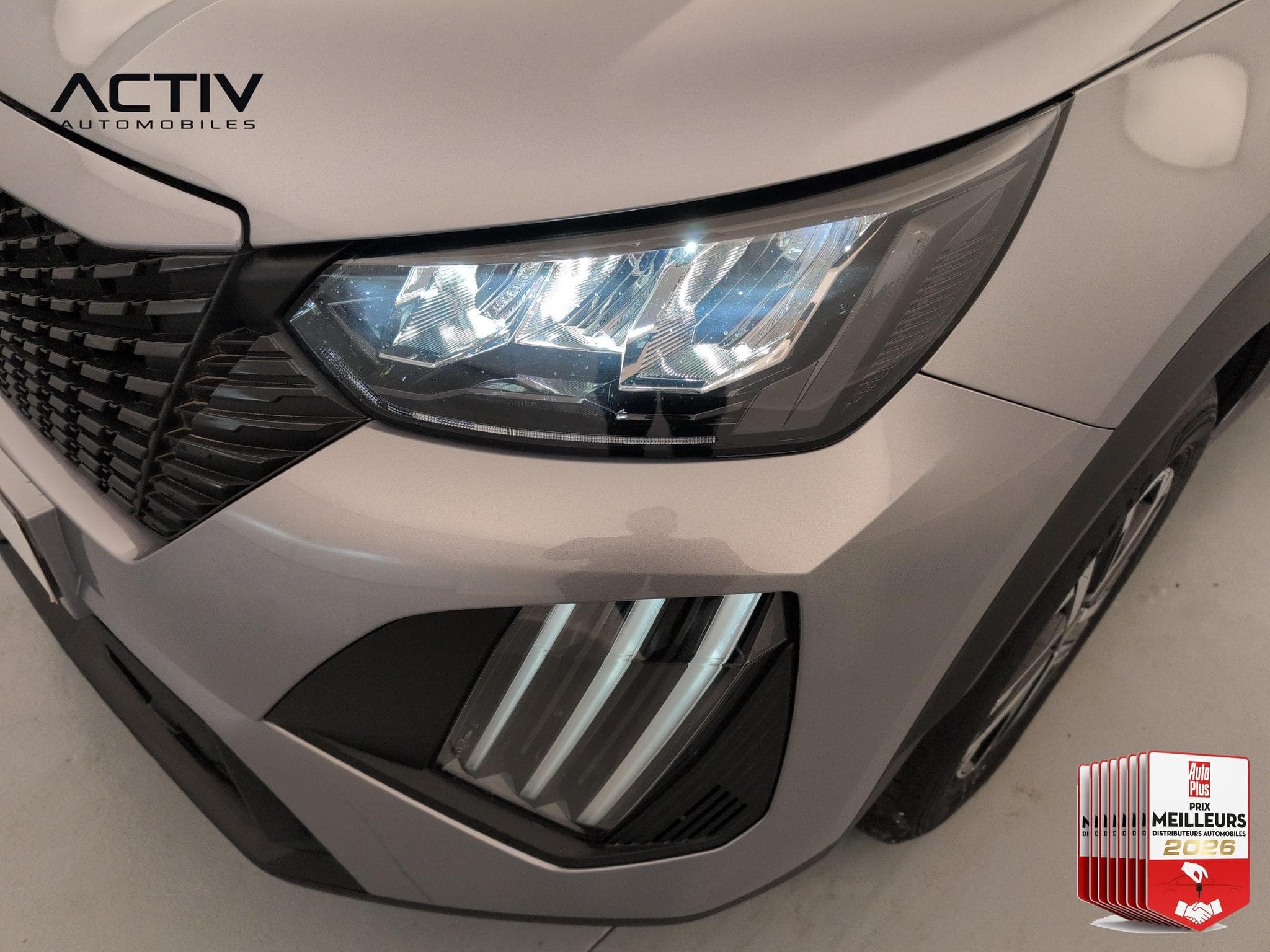 Peugeot 2008 Hybrid 136 e-DCS6 Style (2025) - Foto 20