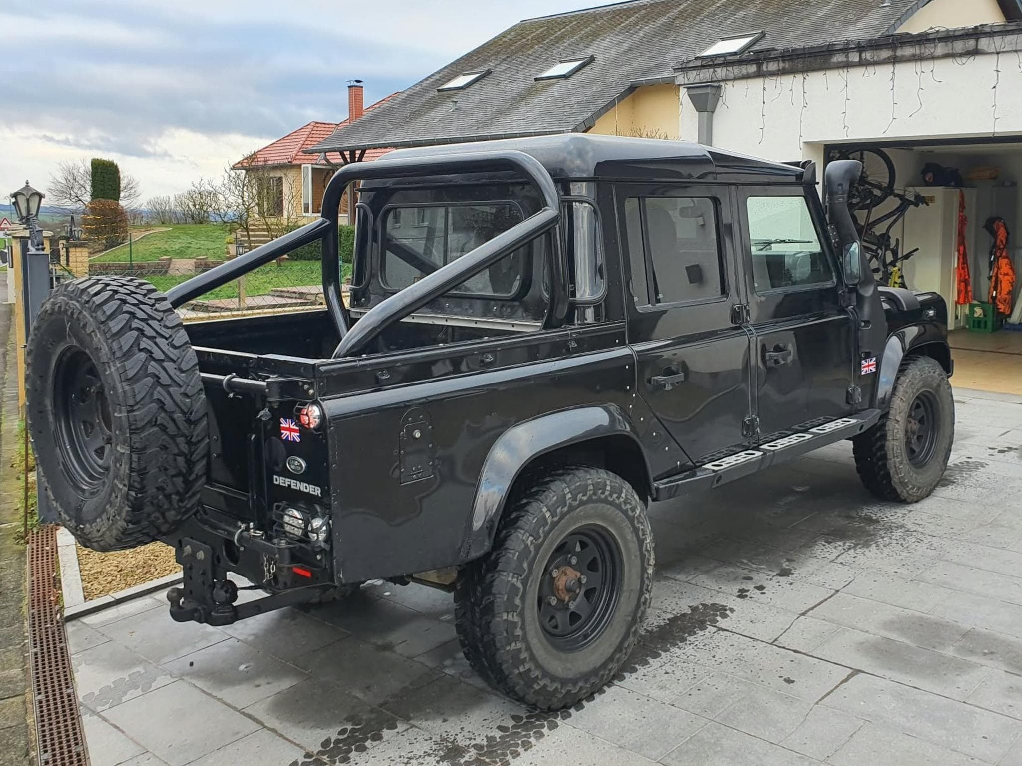 Land-Rover Defender Crew Cab 110 (2014) - Photo 1