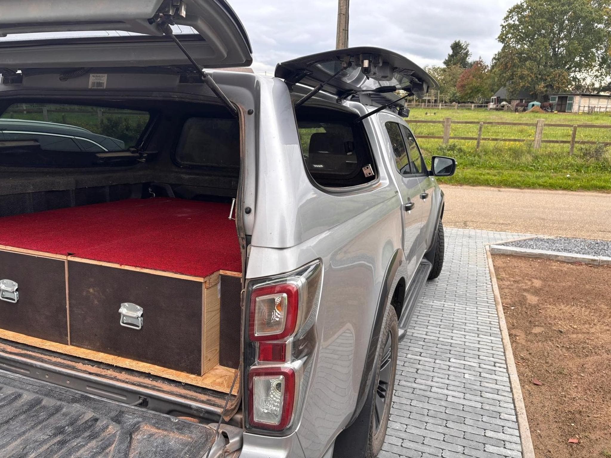 Isuzu D-Max V-Cross (2021) - Photo 13