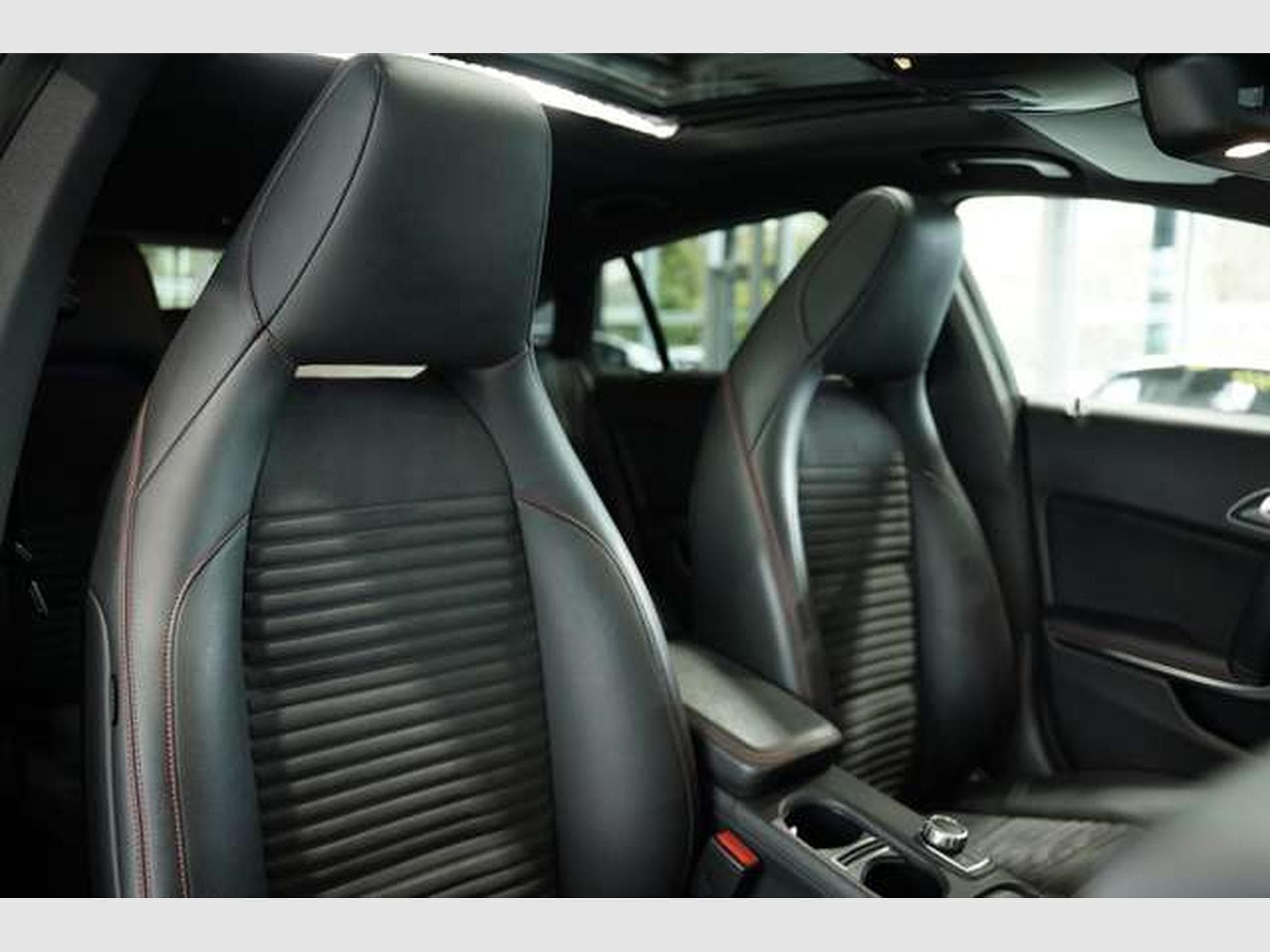 Mercedes CLA 220 d AMG Line *Pano *H&K (2016) - Photo 17