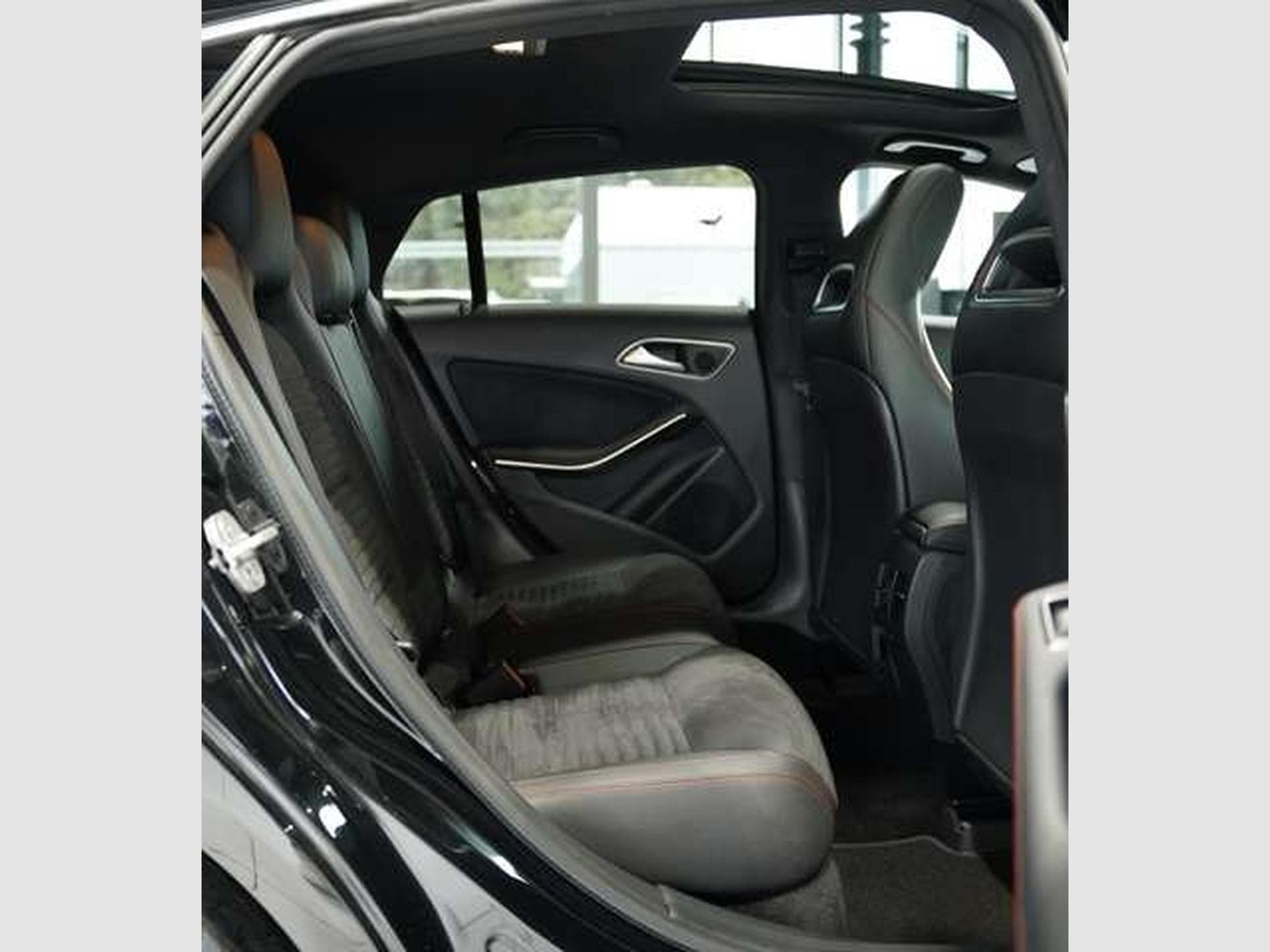 Mercedes CLA 220 d AMG Line *Pano *H&K (2016) - Photo 18
