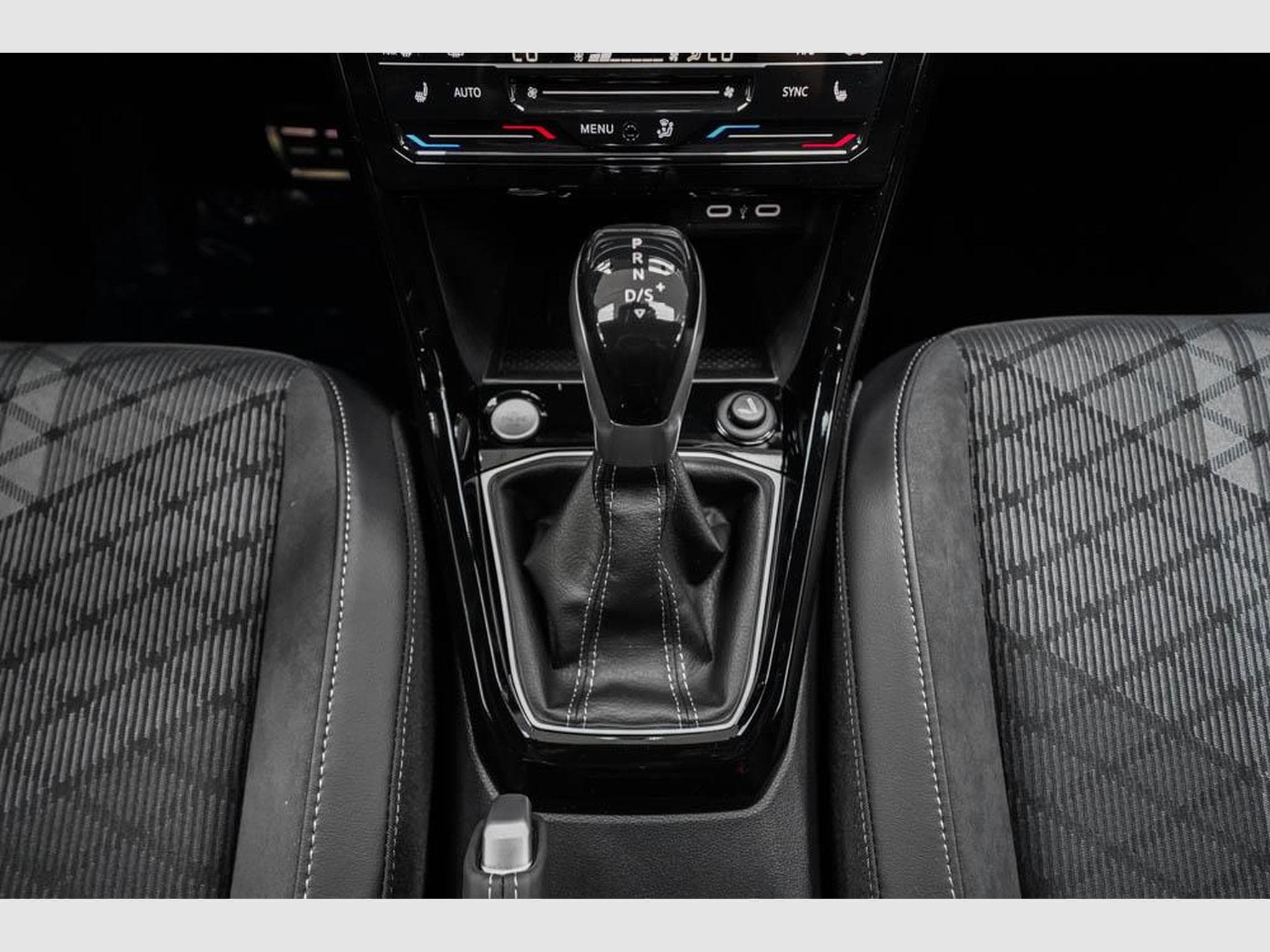 VW T-Cross 1,5 TSI DSG (2026) - Photo 11