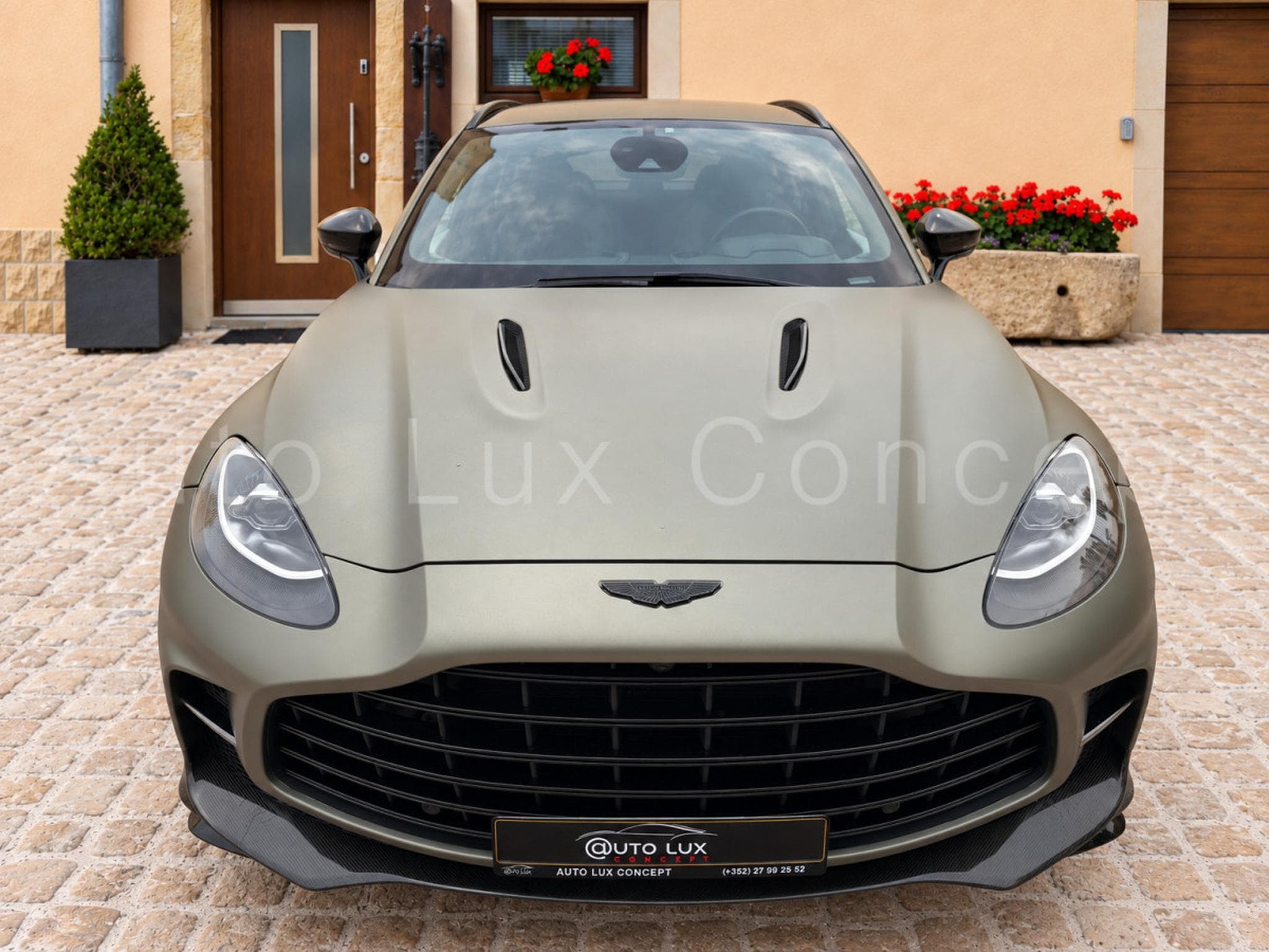 Aston-Martin DBX 707 (2022) - Photo 2
